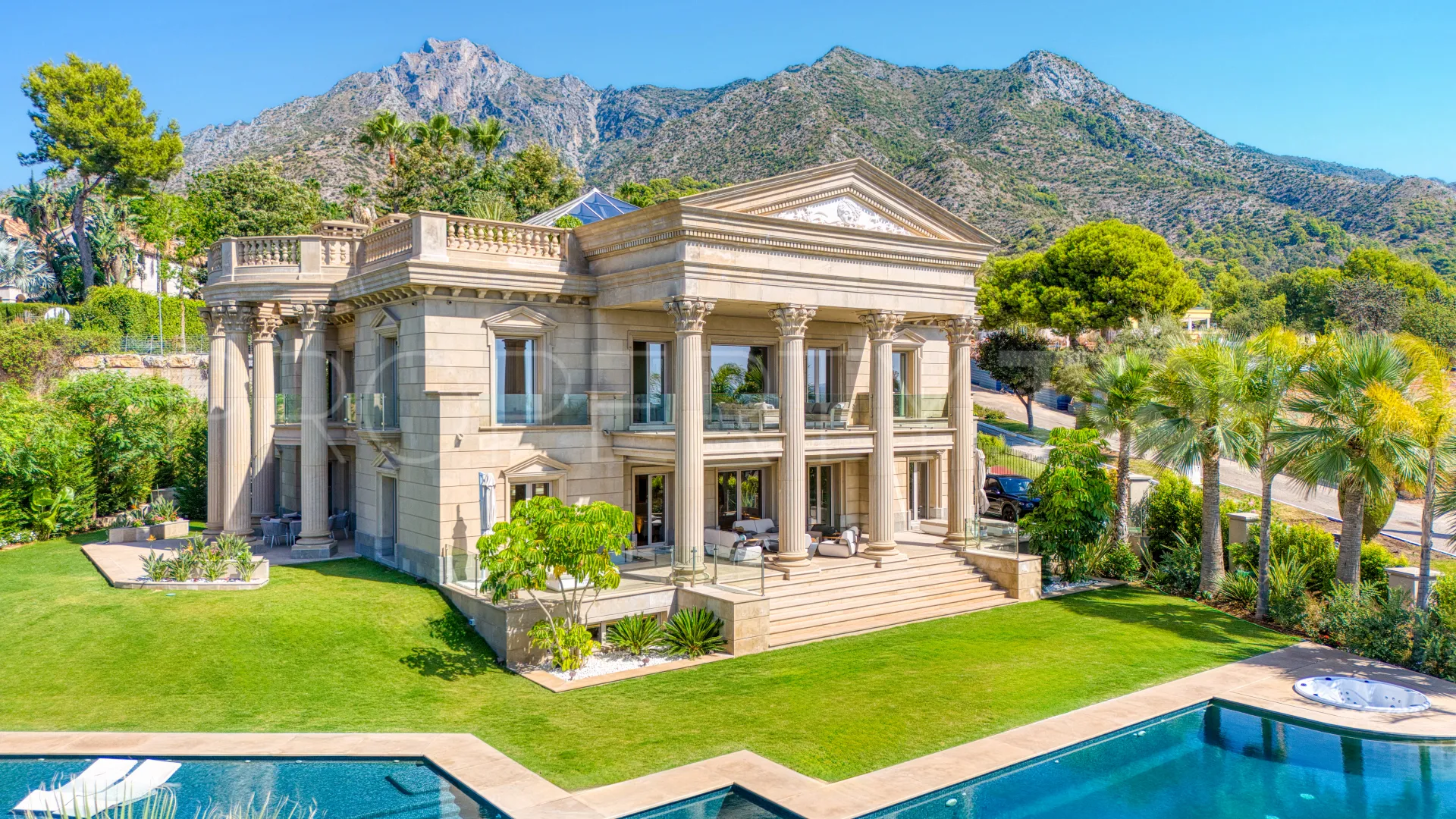 Sierra Blanca 7 bedrooms villa for sale