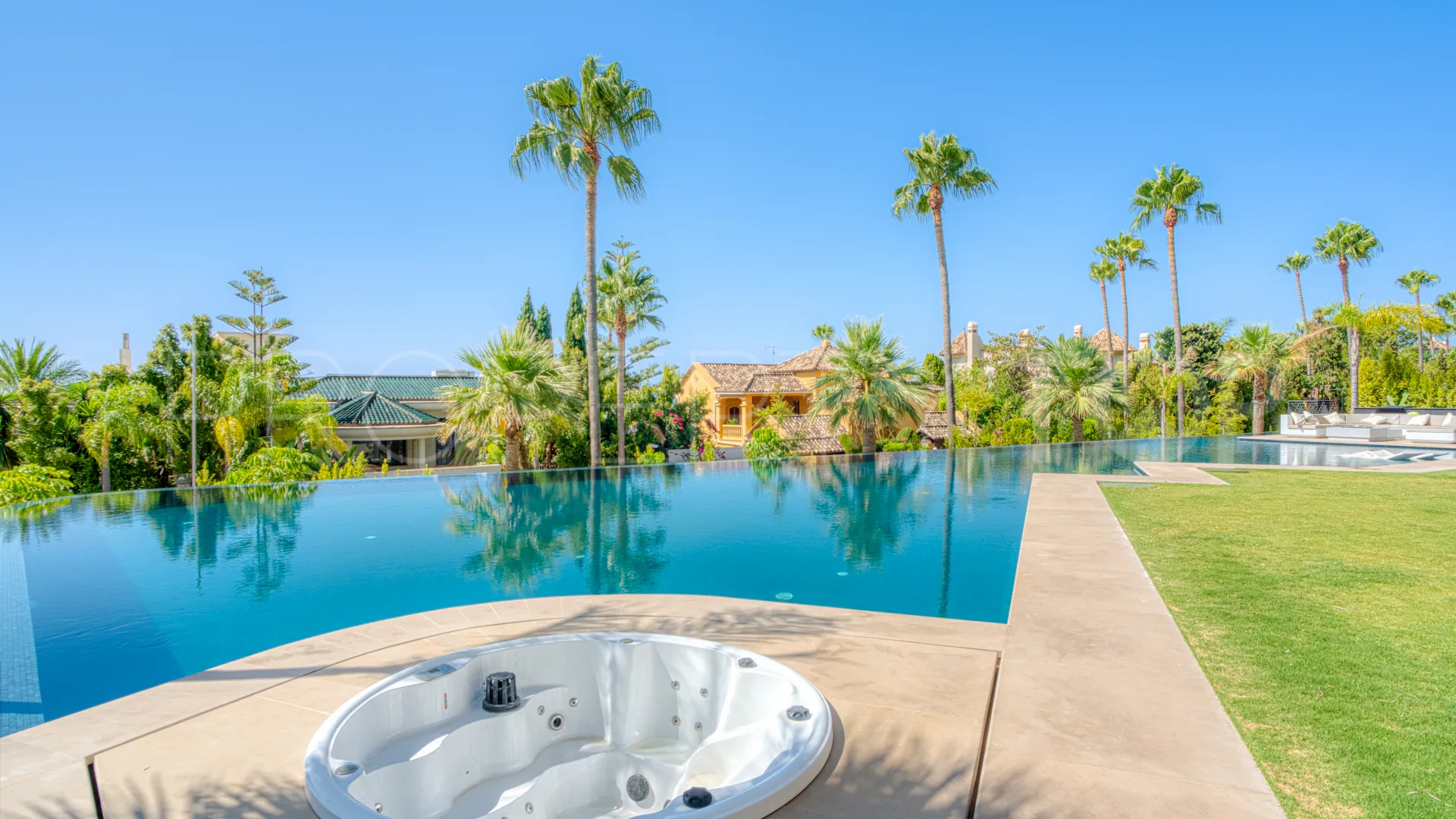 Sierra Blanca 7 bedrooms villa for sale