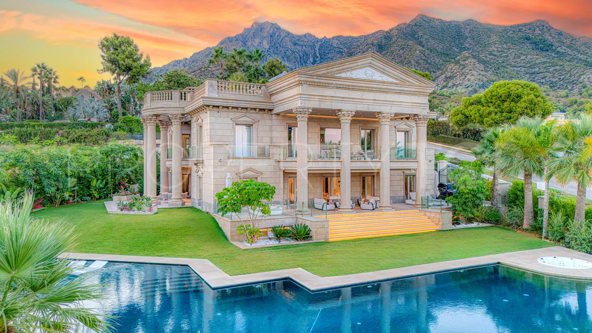 Sierra Blanca 7 bedrooms villa for sale