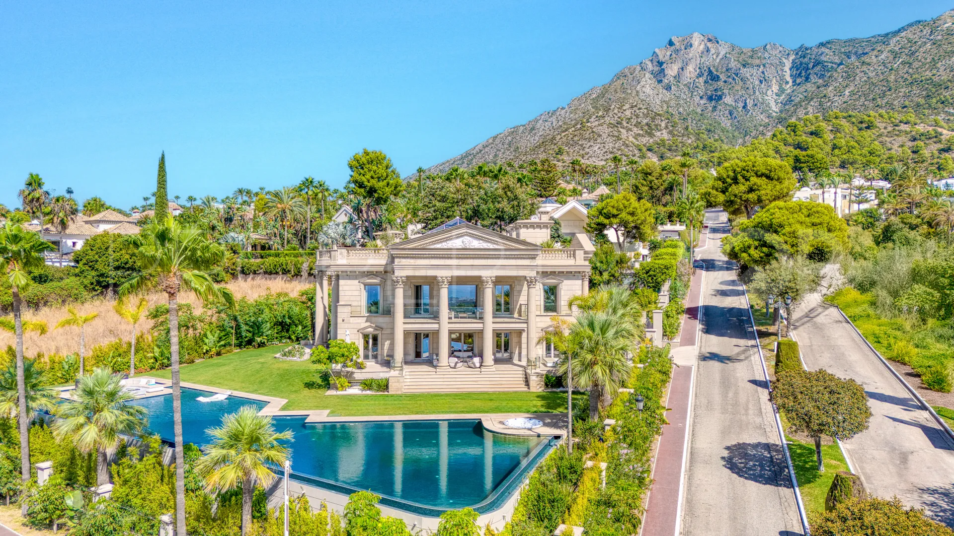 Sierra Blanca 7 bedrooms villa for sale