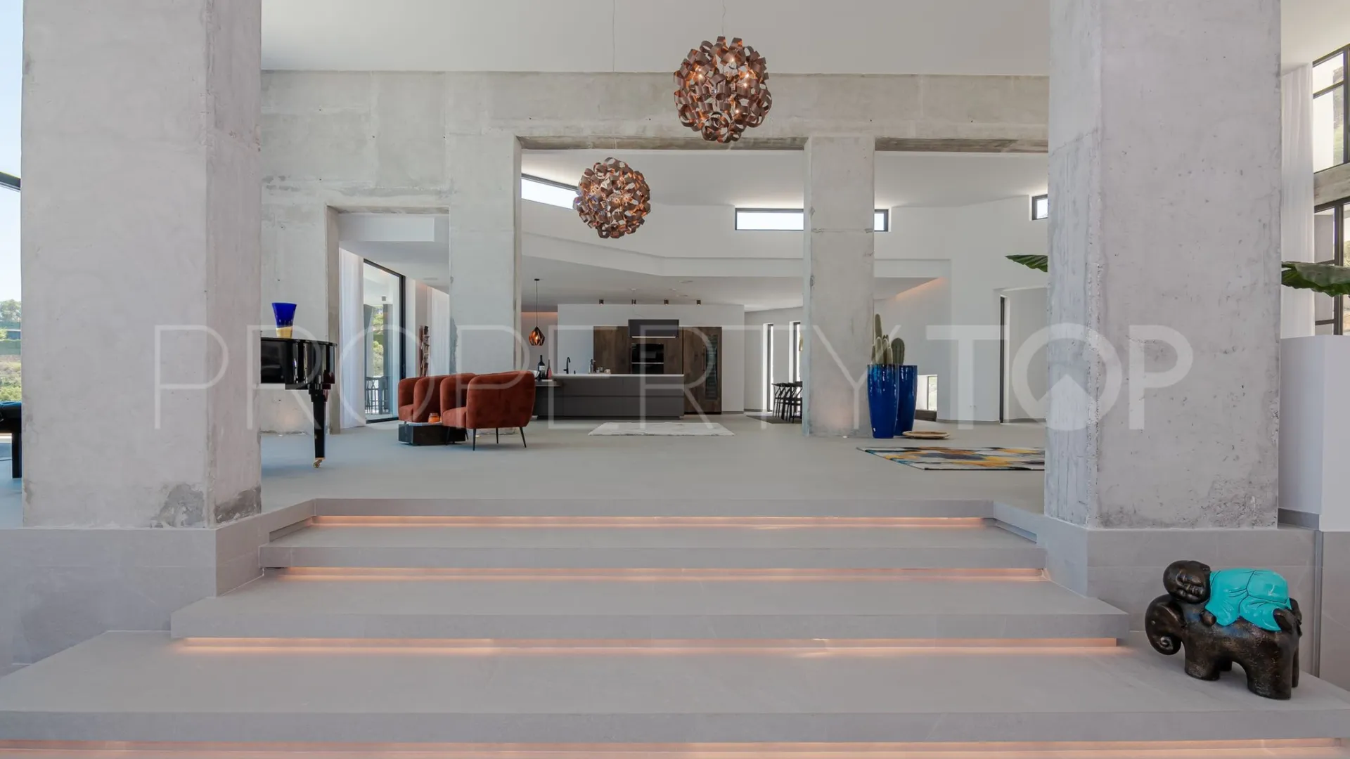 For sale Paraiso Alto villa with 6 bedrooms