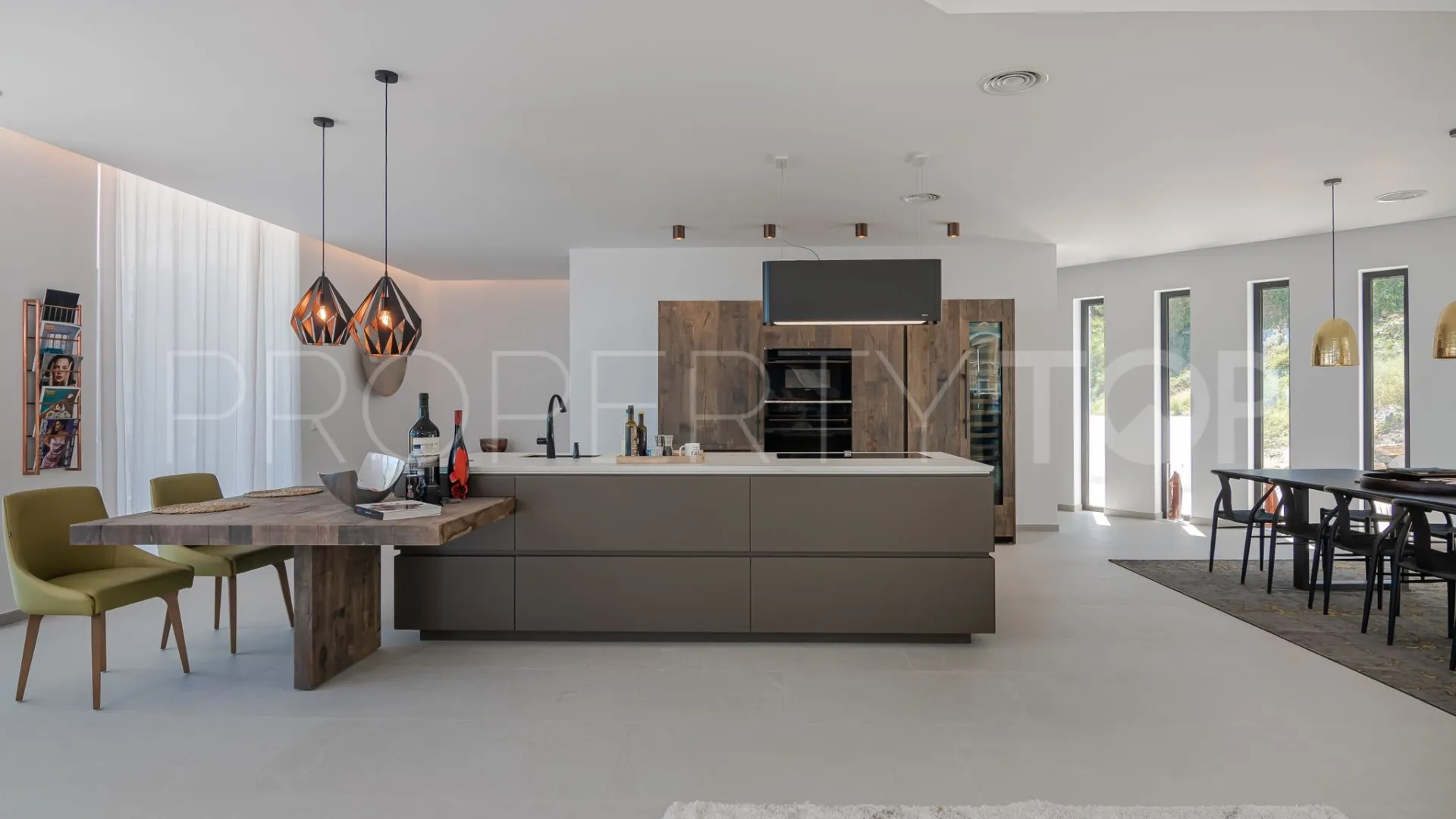 For sale Paraiso Alto villa with 6 bedrooms