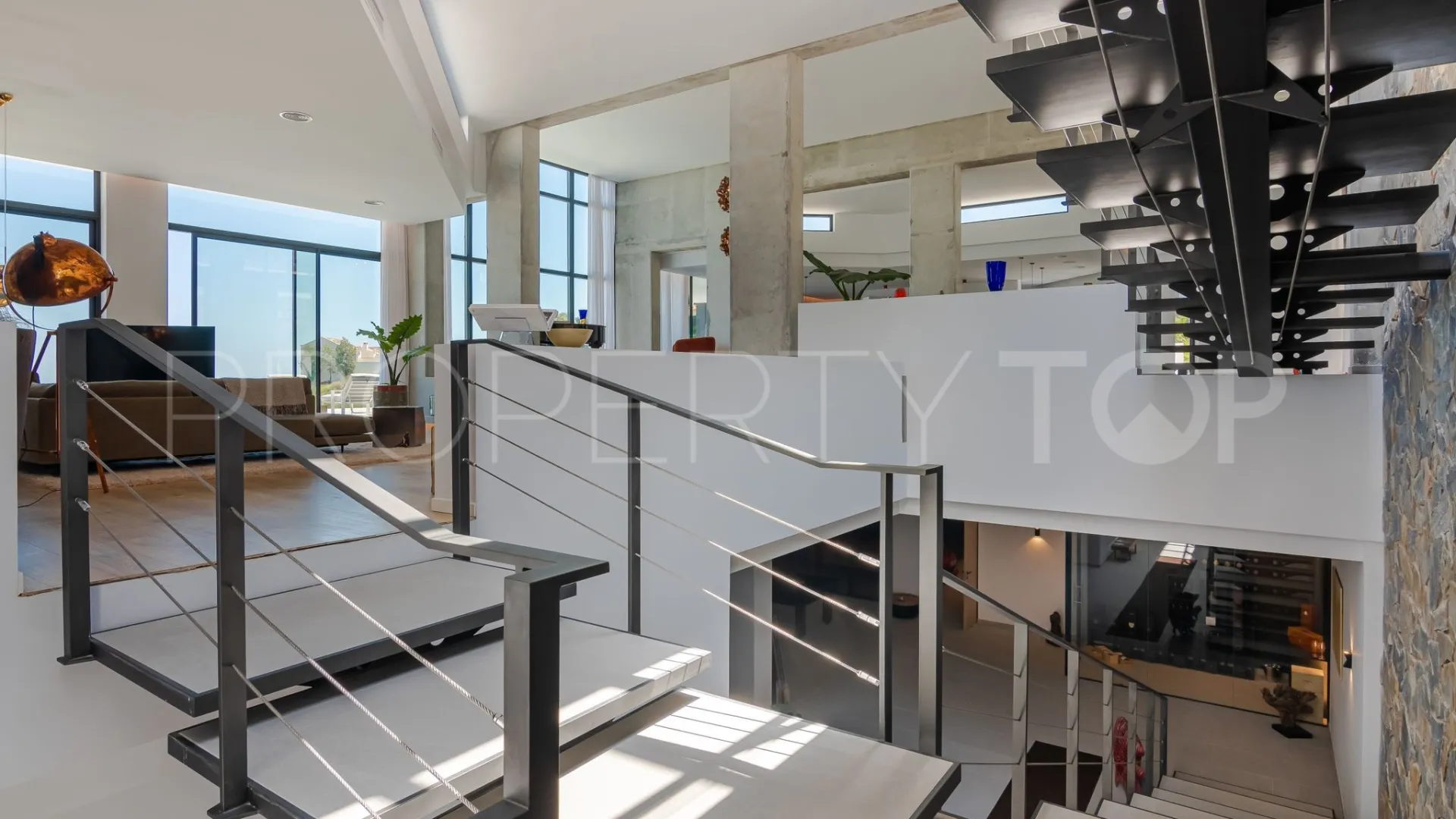 For sale Paraiso Alto villa with 6 bedrooms