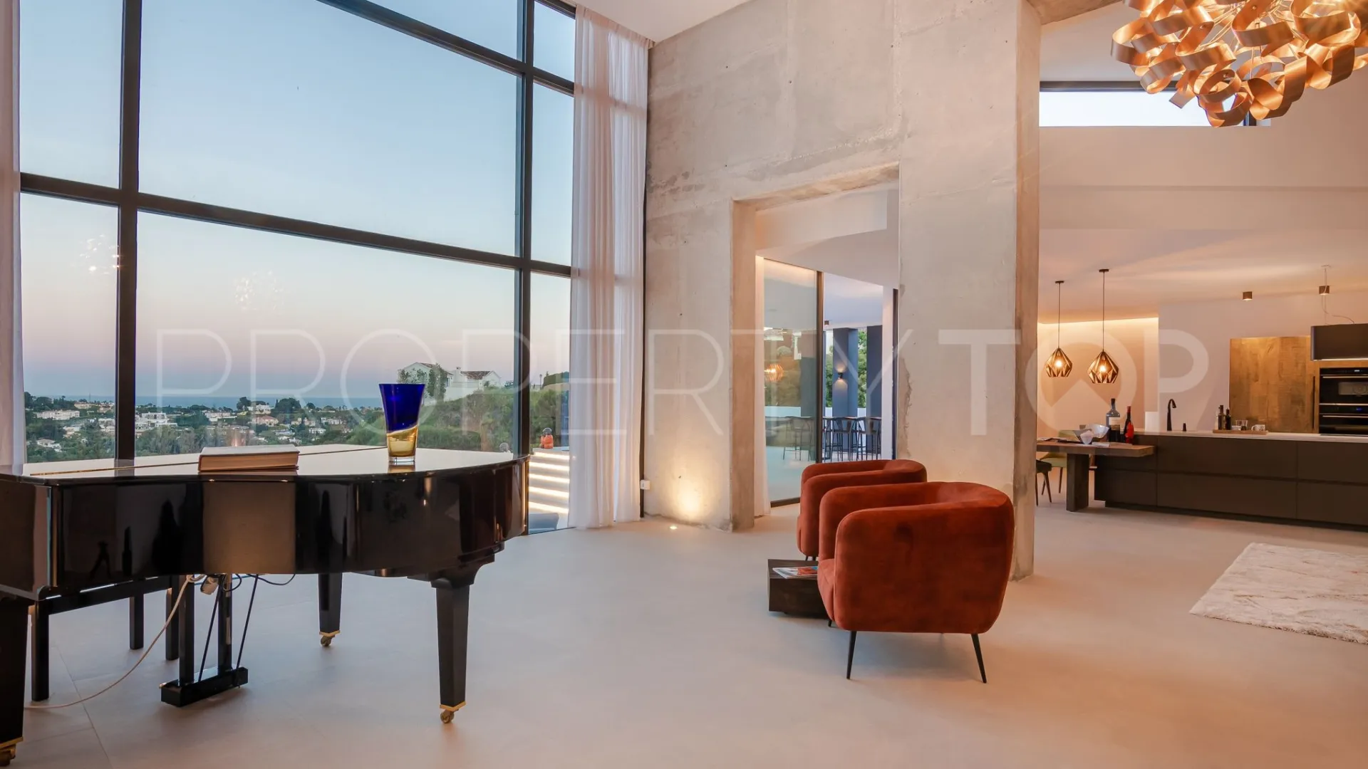 For sale Paraiso Alto villa with 6 bedrooms