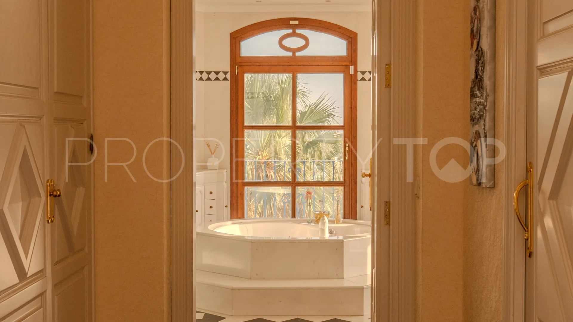 Nueva Andalucia, villa en venta de 6 dormitorios