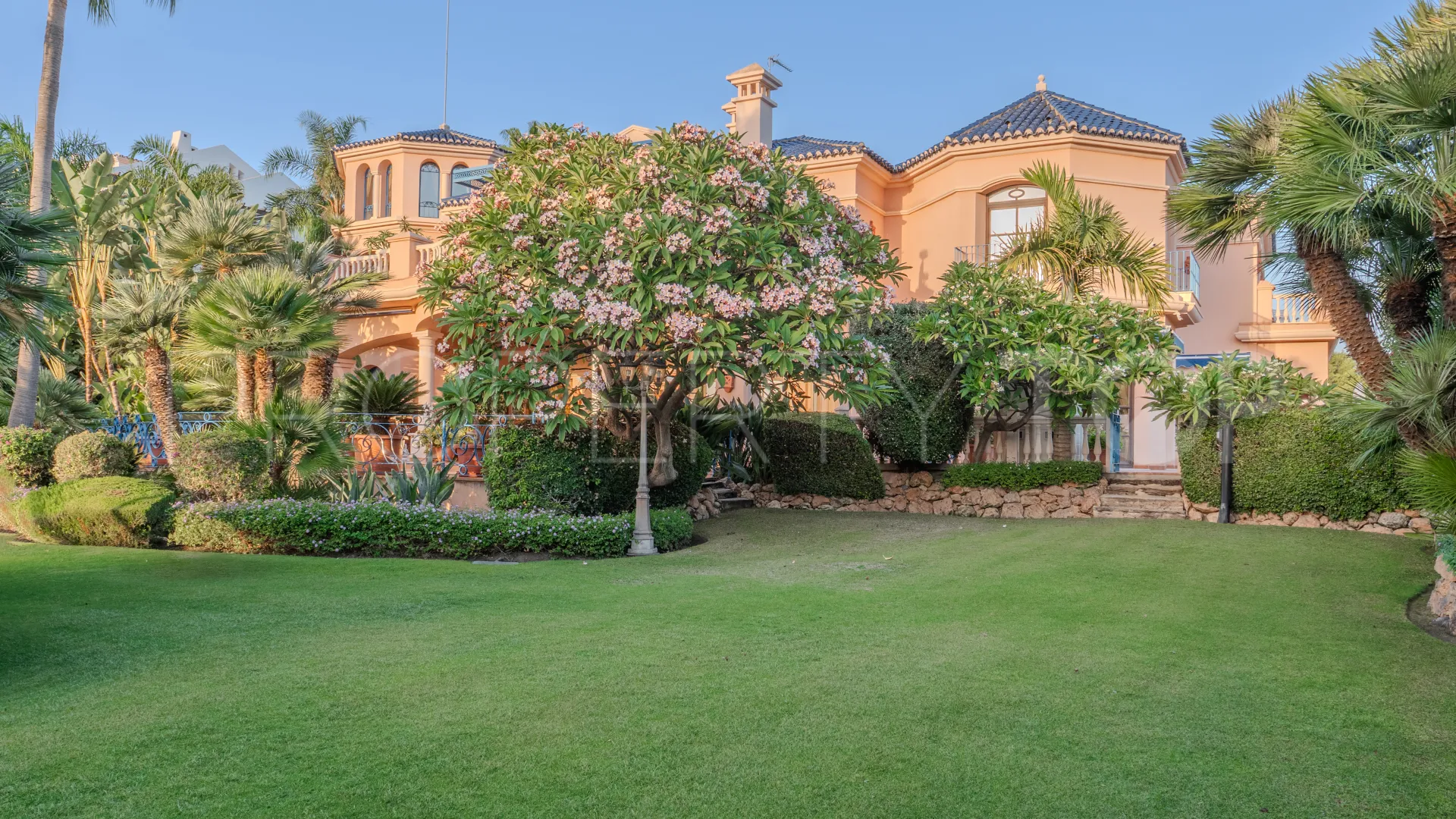 Nueva Andalucia, villa en venta de 6 dormitorios