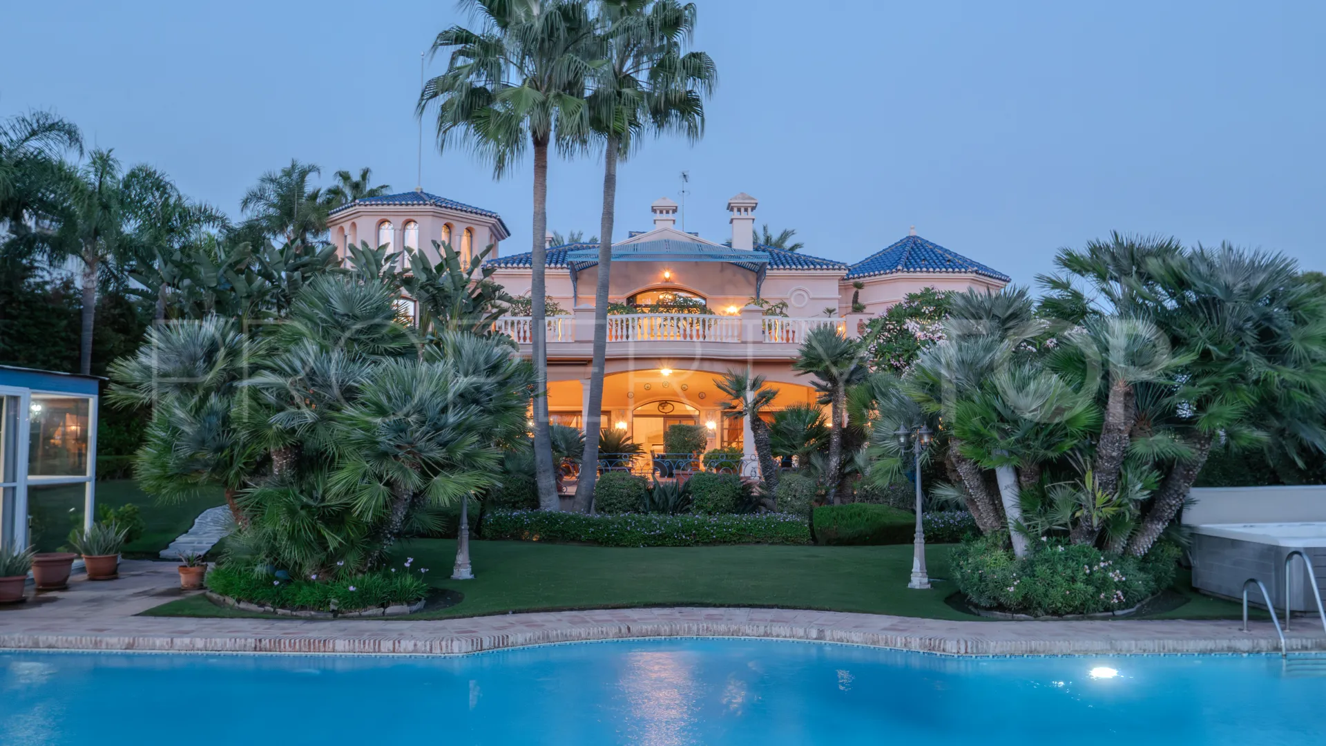 Nueva Andalucia, villa en venta de 6 dormitorios