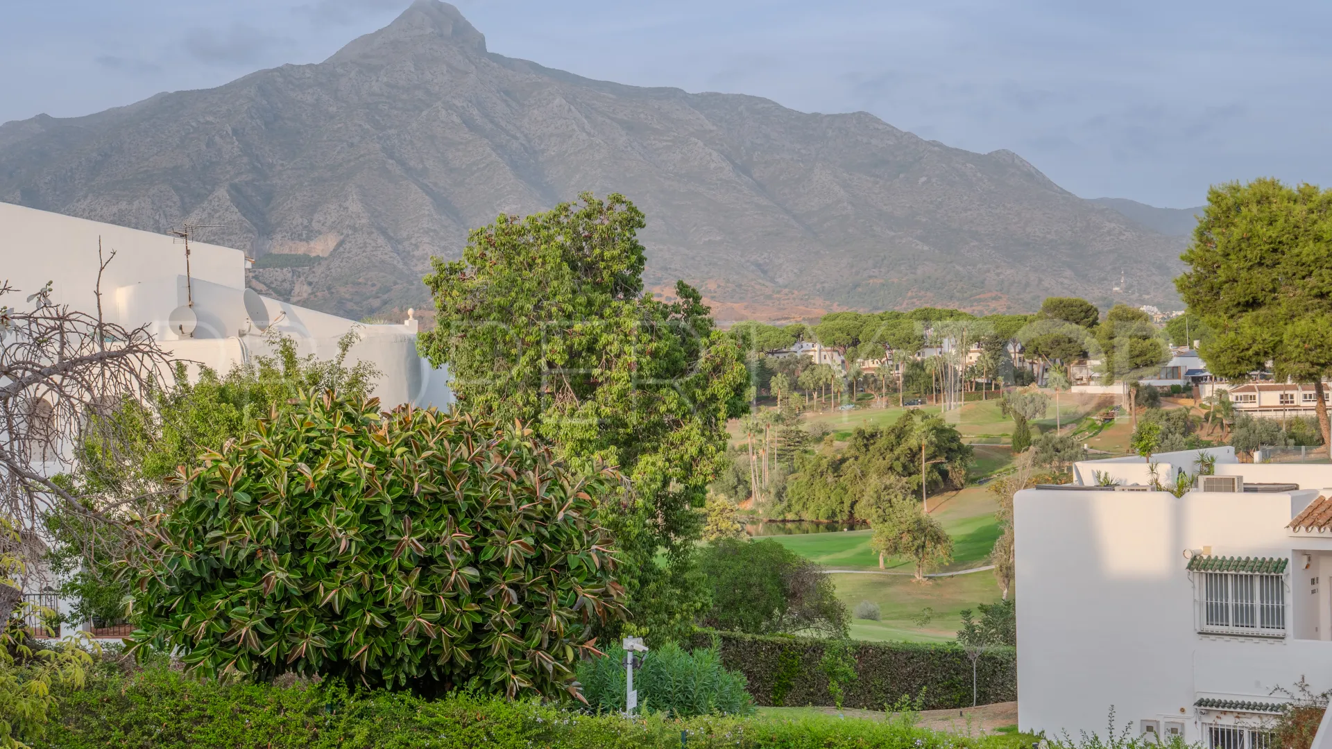 Nueva Andalucia, villa en venta de 6 dormitorios