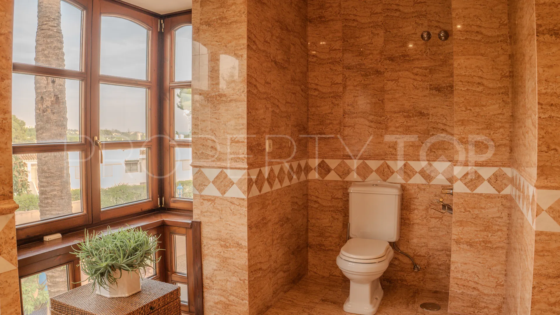 Nueva Andalucia, villa en venta de 6 dormitorios