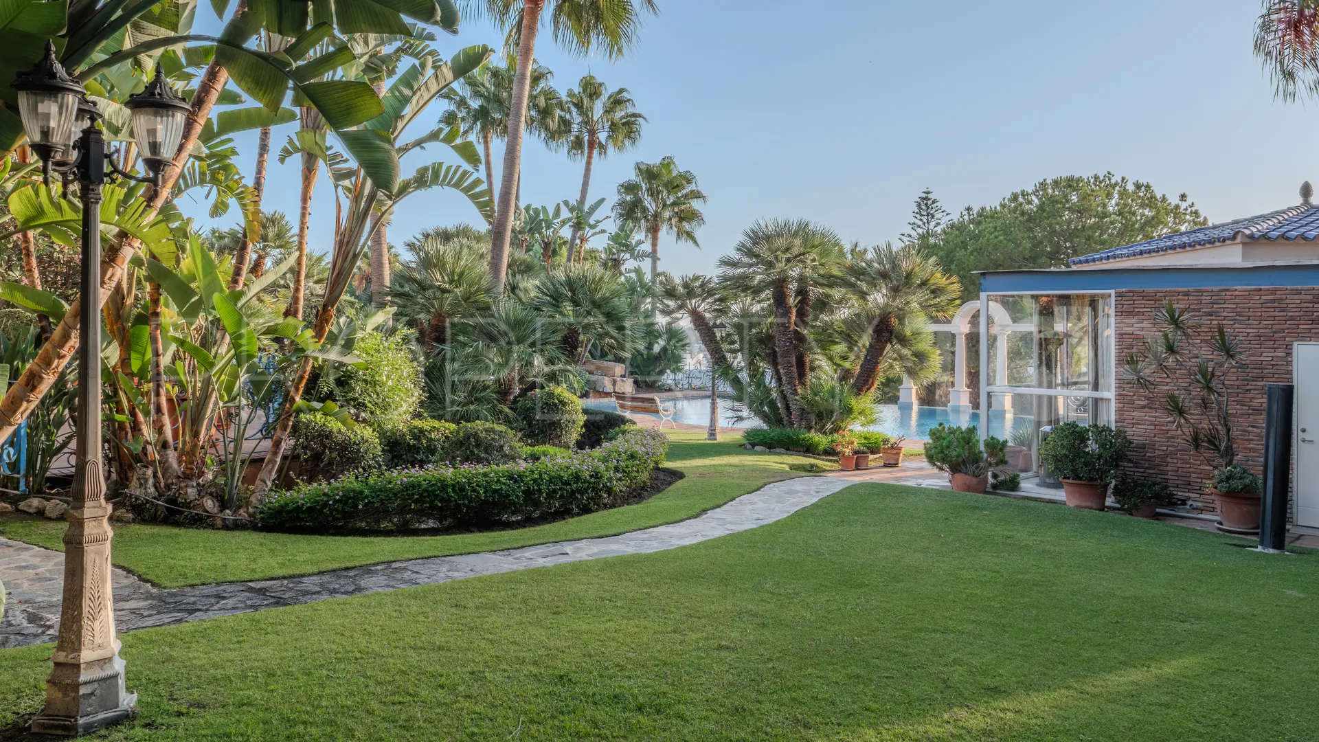 Nueva Andalucia, villa en venta de 6 dormitorios