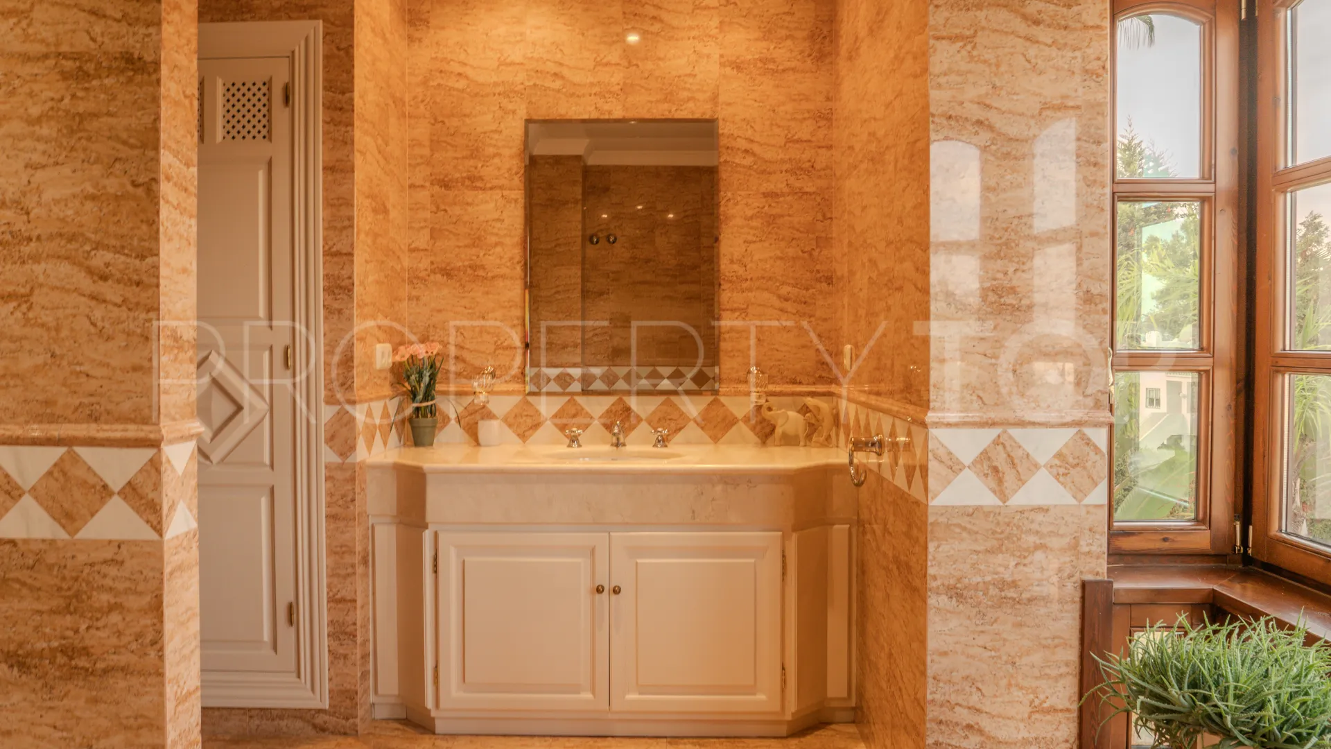 Nueva Andalucia, villa en venta de 6 dormitorios