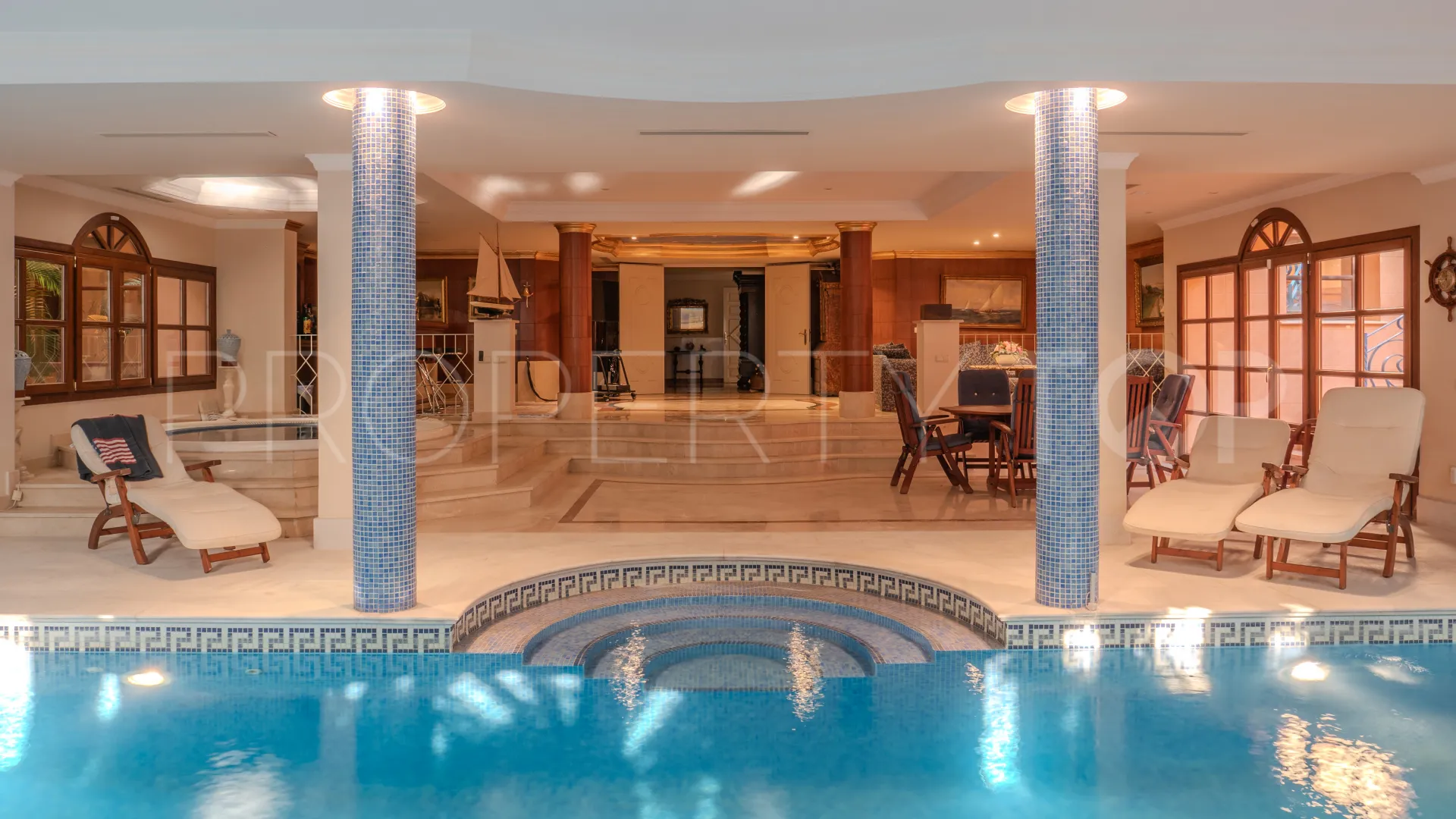 Nueva Andalucia, villa en venta de 6 dormitorios
