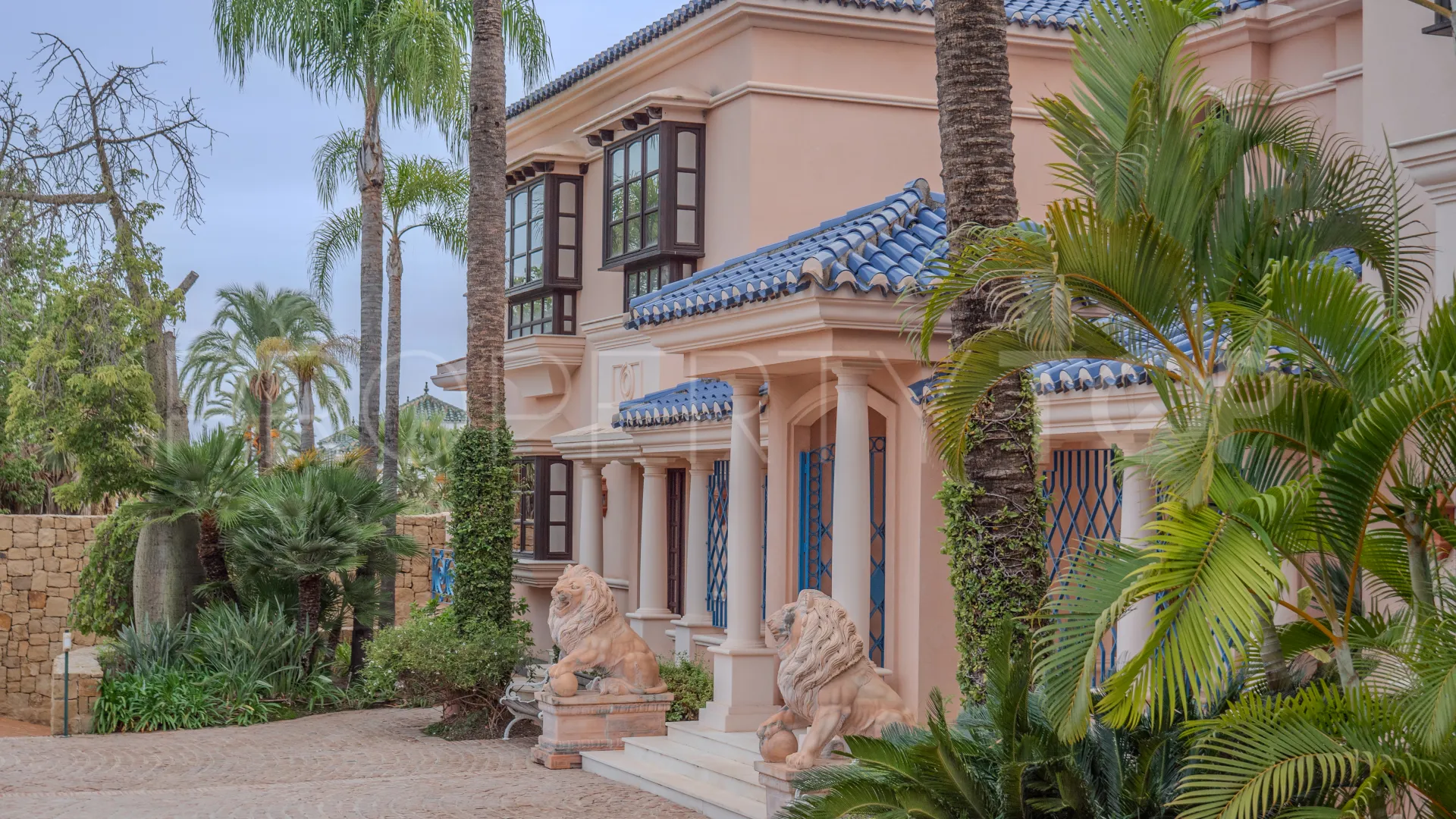 Nueva Andalucia, villa en venta de 6 dormitorios