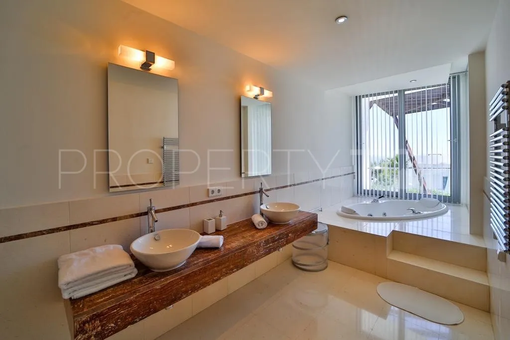 5 bedrooms town house for sale in Sierra Blanca