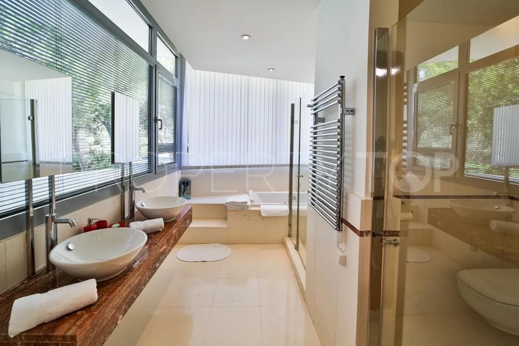 5 bedrooms town house for sale in Sierra Blanca