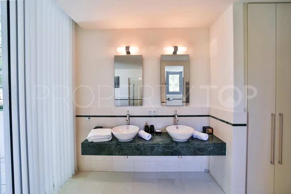5 bedrooms town house for sale in Sierra Blanca