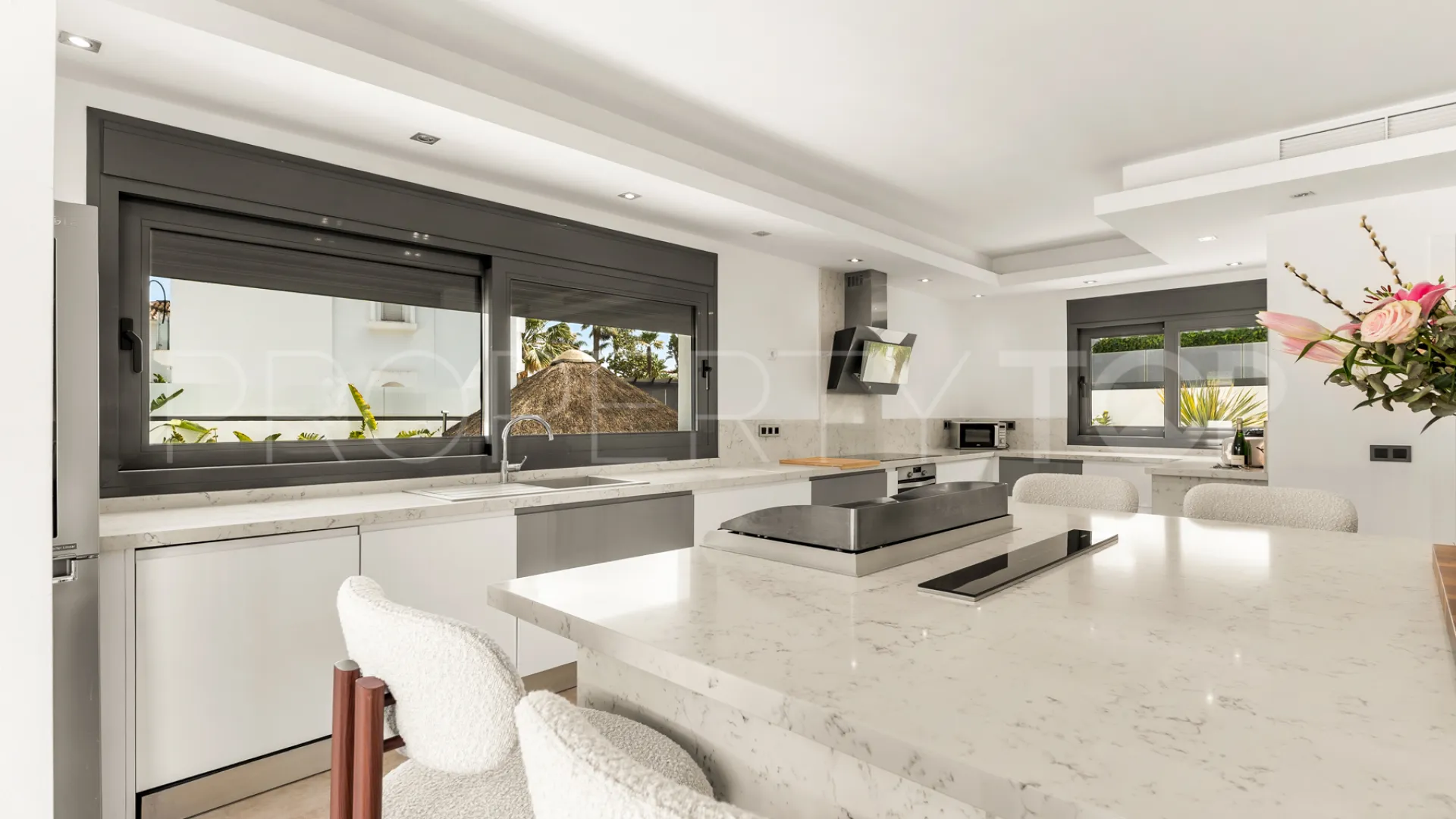 Buy villa in Marbella - Puerto Banus