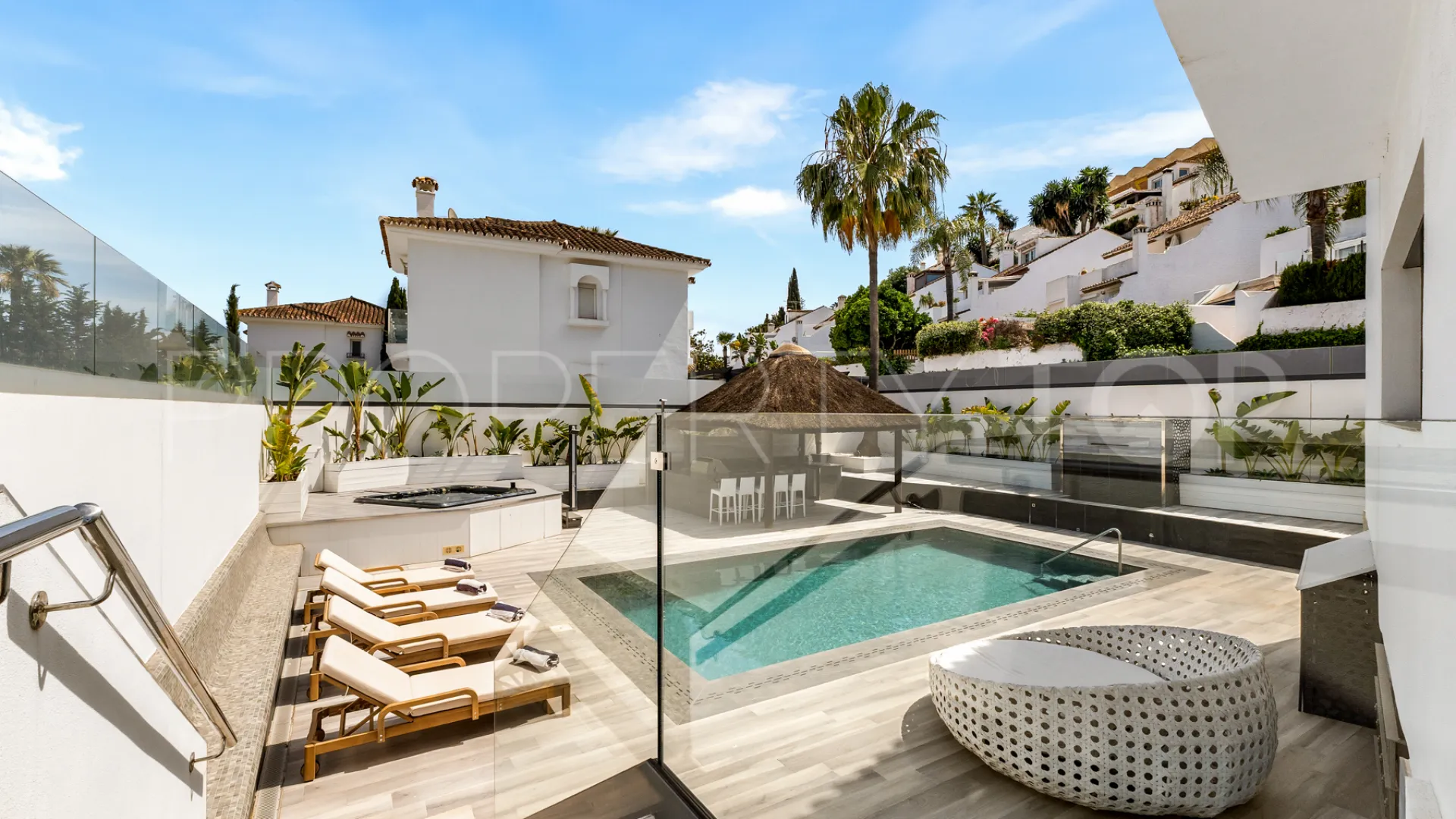 Buy villa in Marbella - Puerto Banus