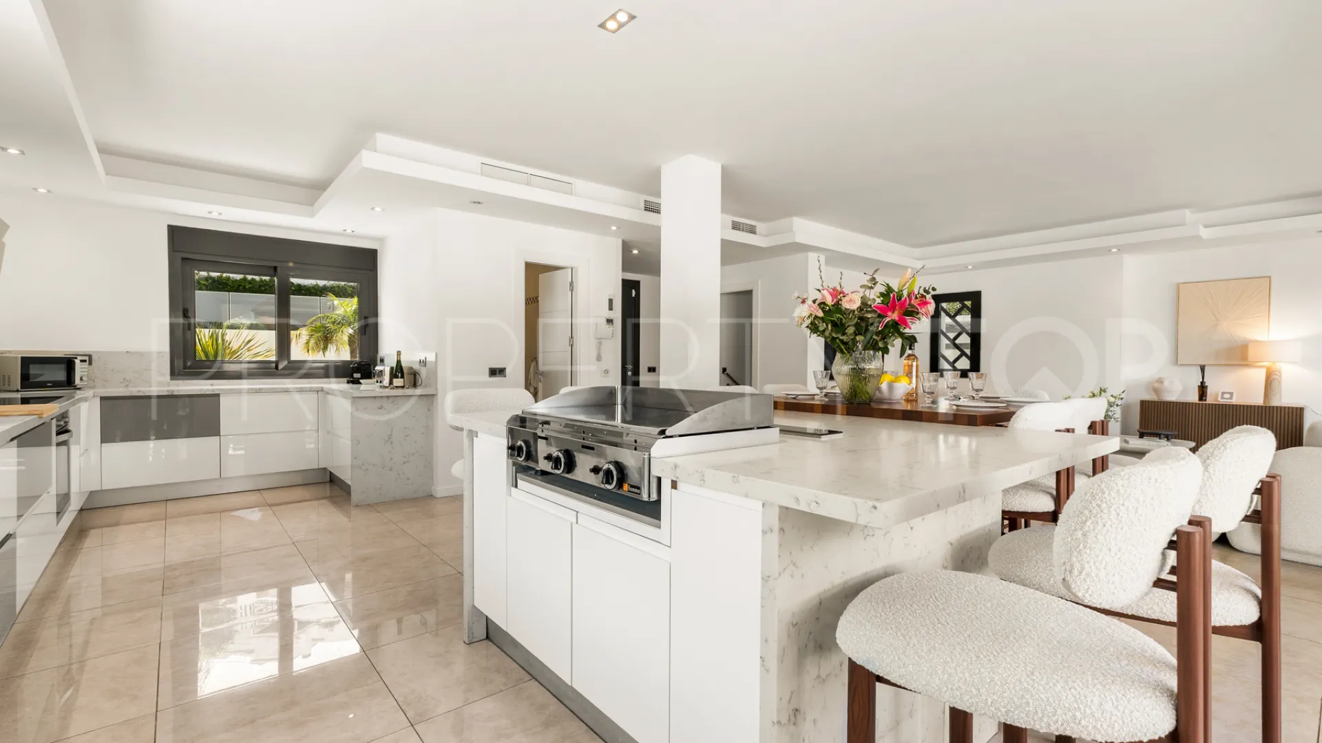 Buy villa in Marbella - Puerto Banus