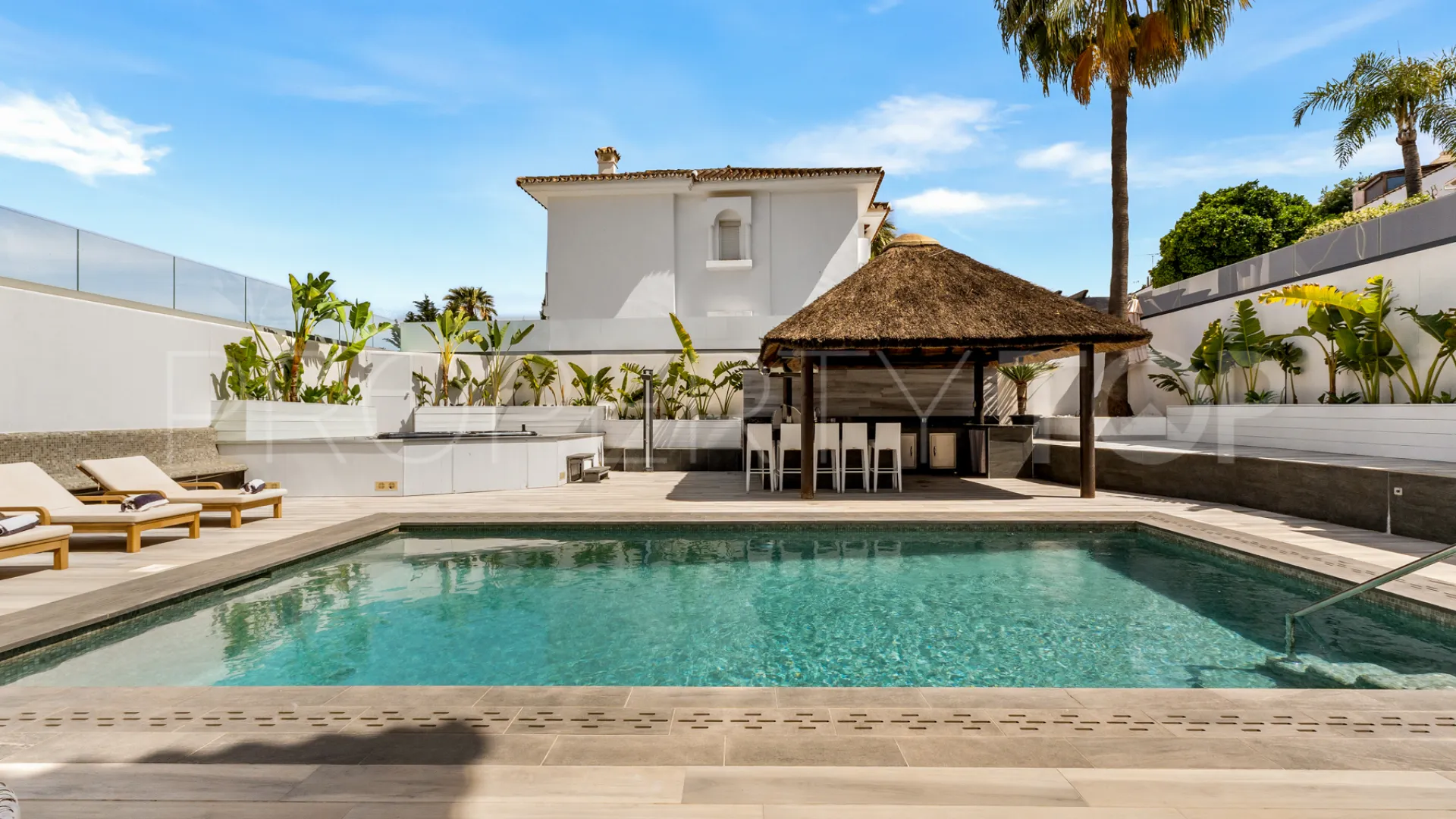 Buy villa in Marbella - Puerto Banus