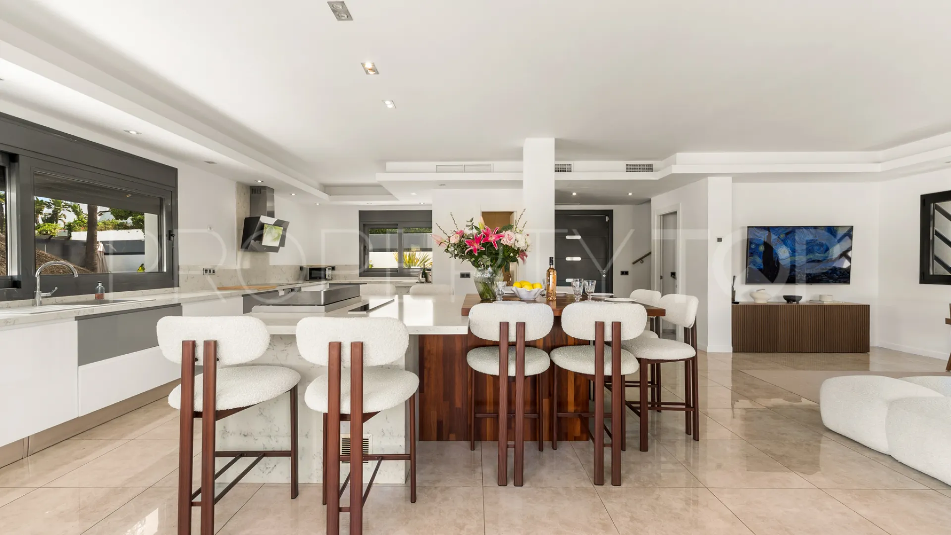 Buy villa in Marbella - Puerto Banus