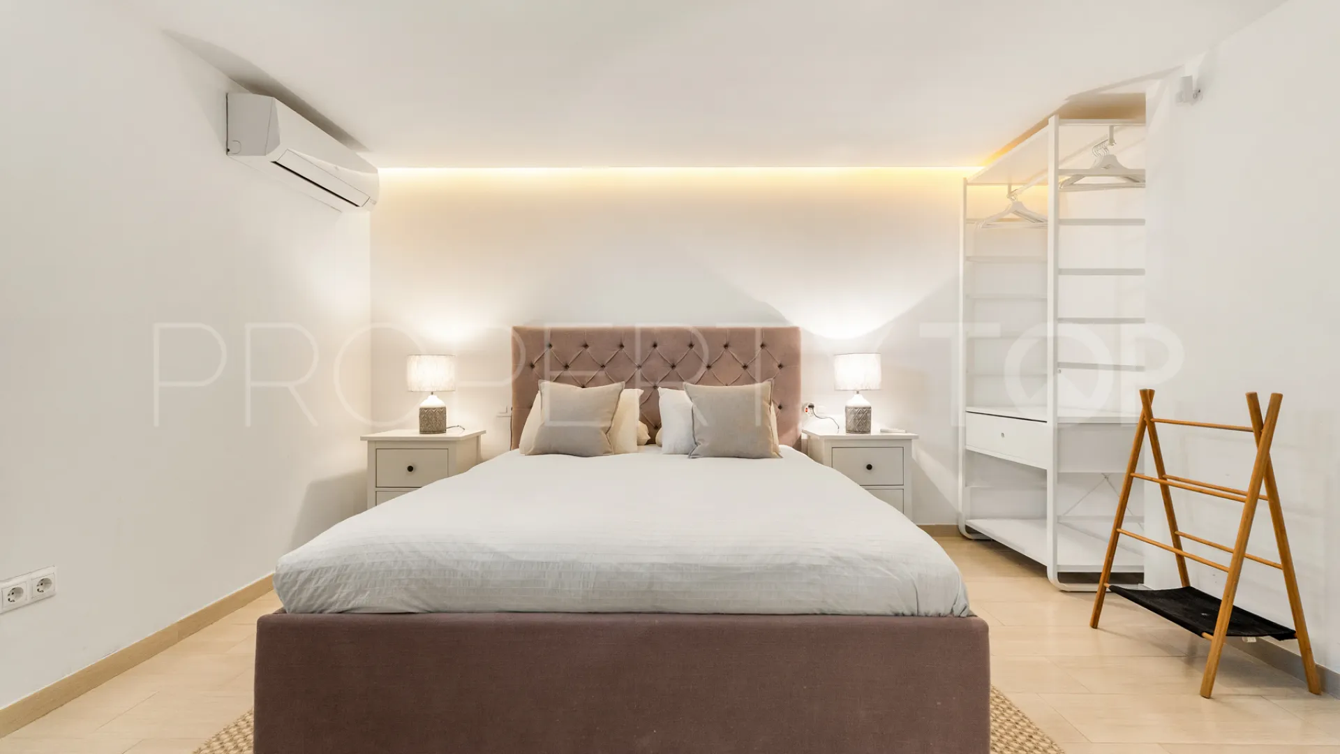 Buy villa in Marbella - Puerto Banus