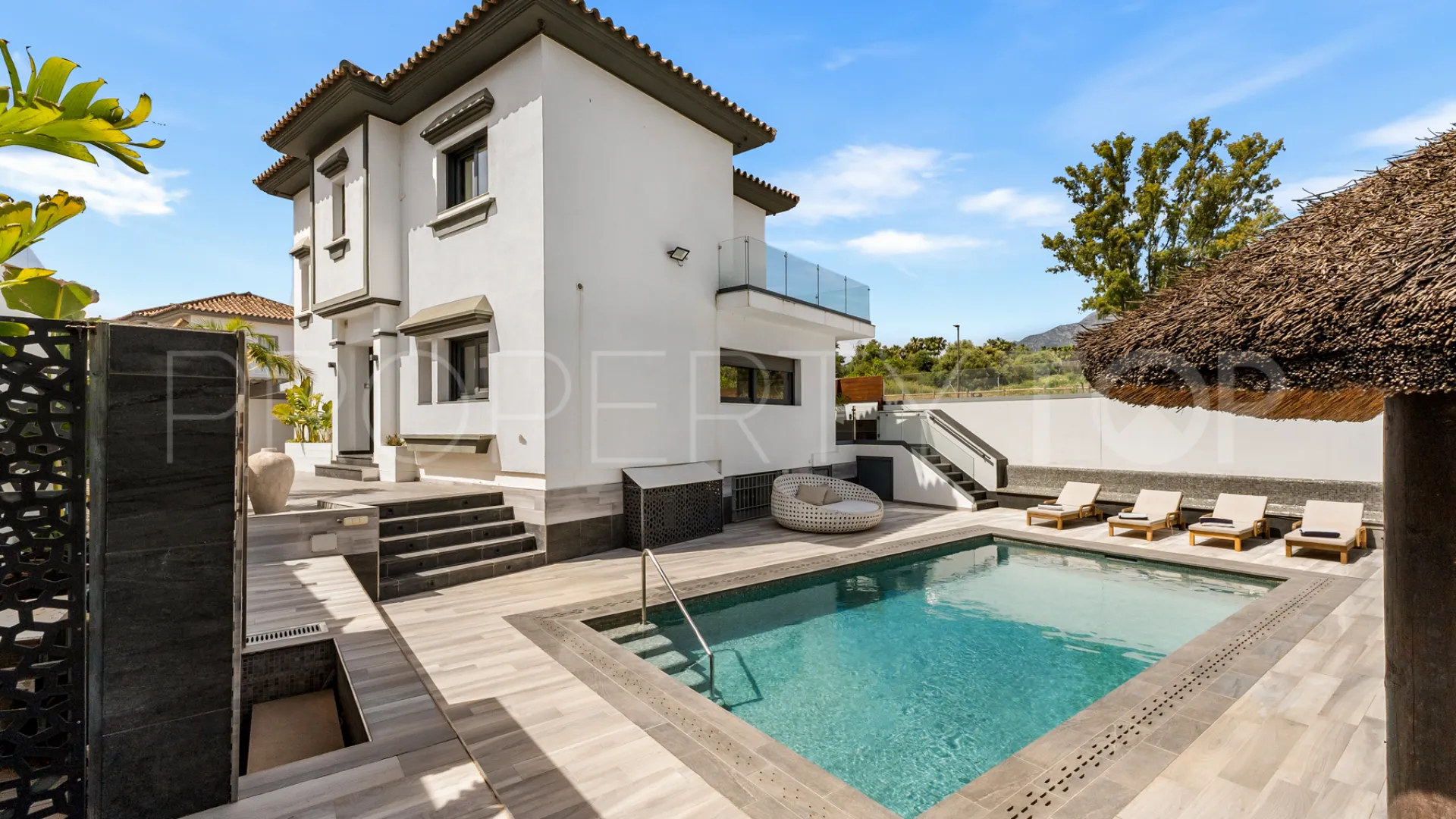 Buy villa in Marbella - Puerto Banus
