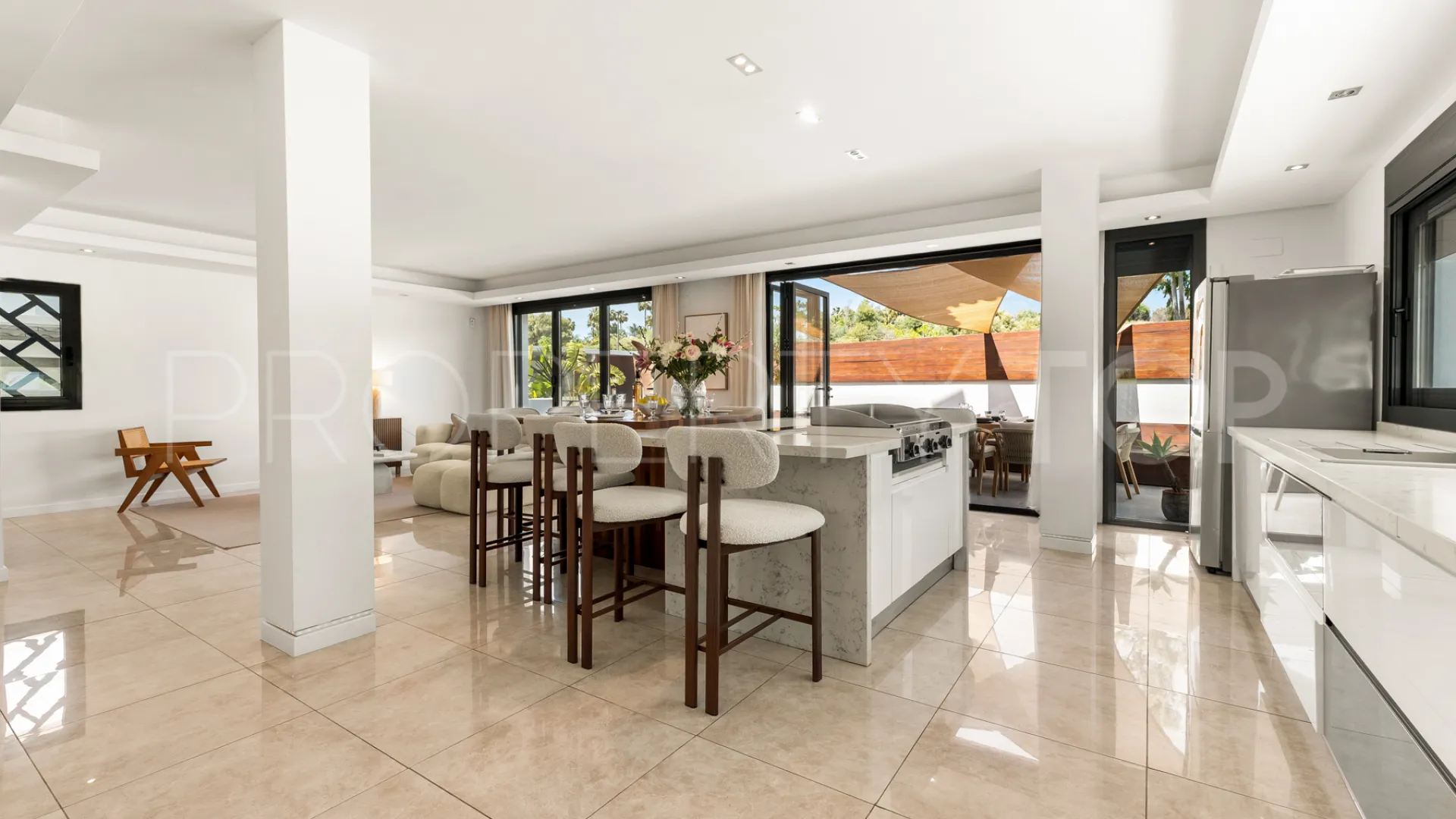 Buy villa in Marbella - Puerto Banus