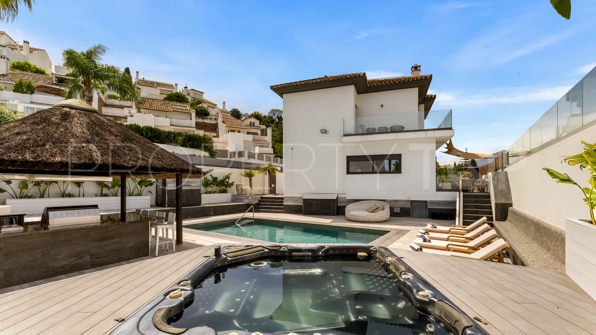 Buy villa in Marbella - Puerto Banus