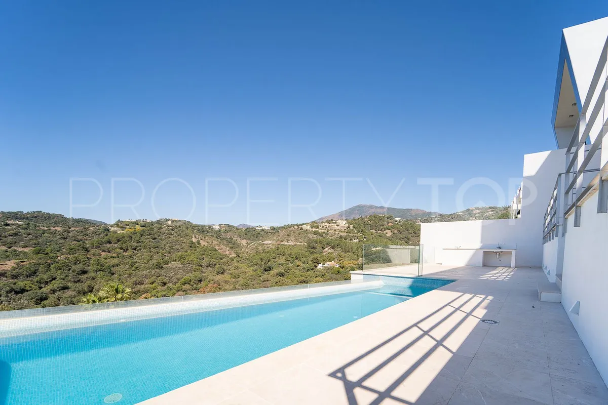 Se vende villa de 6 dormitorios en Los Arqueros