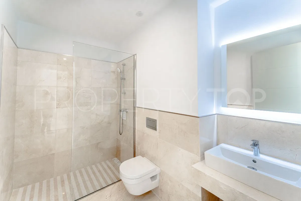 Se vende villa de 6 dormitorios en Los Arqueros