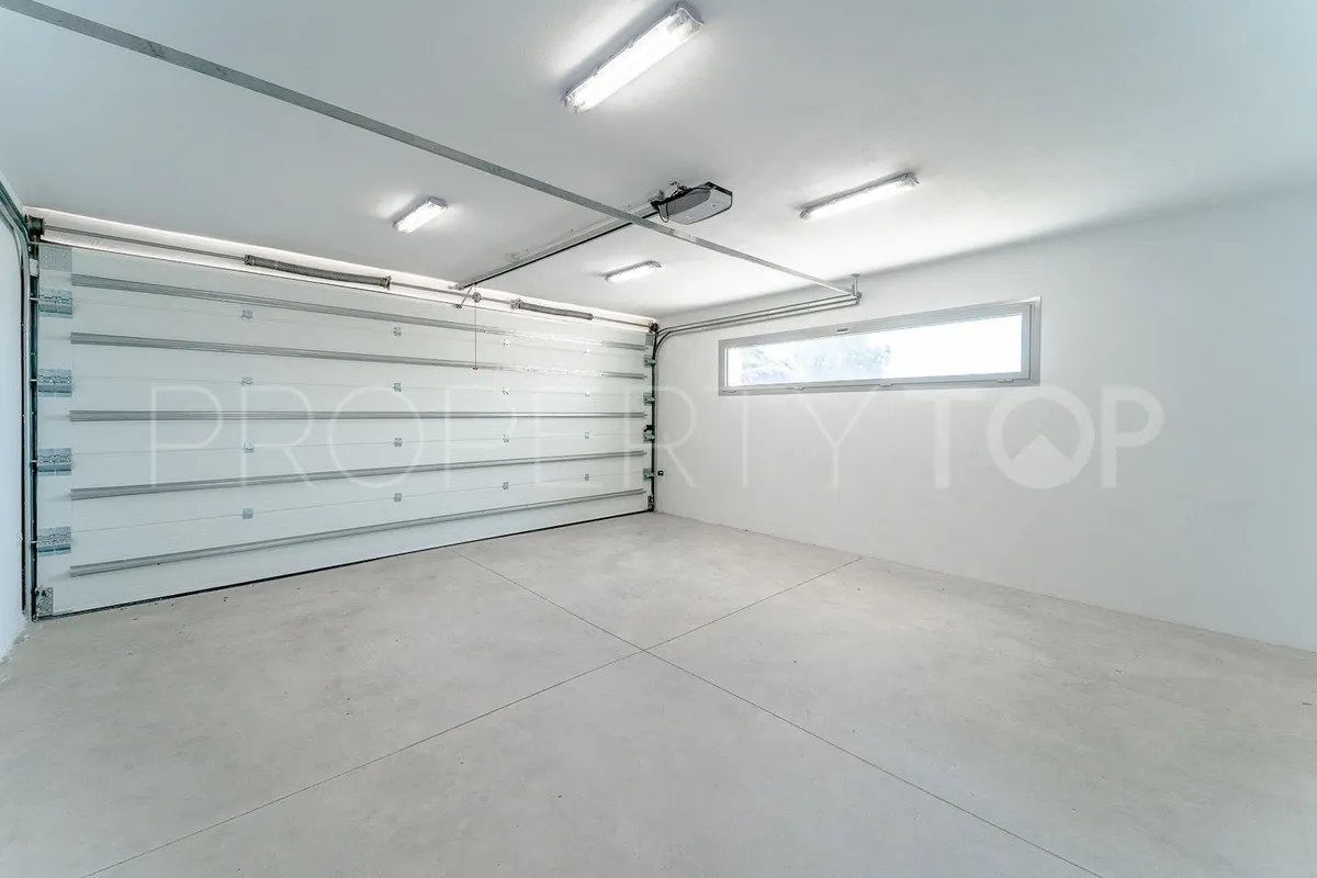 Se vende villa de 6 dormitorios en Los Arqueros