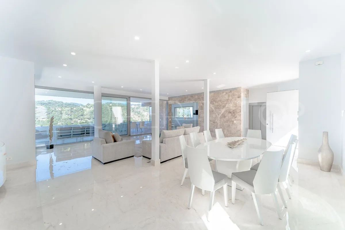 Se vende villa de 6 dormitorios en Los Arqueros