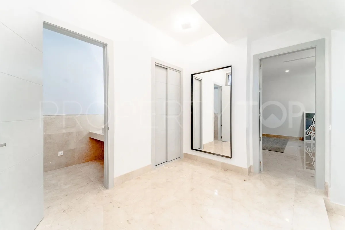 Se vende villa de 6 dormitorios en Los Arqueros