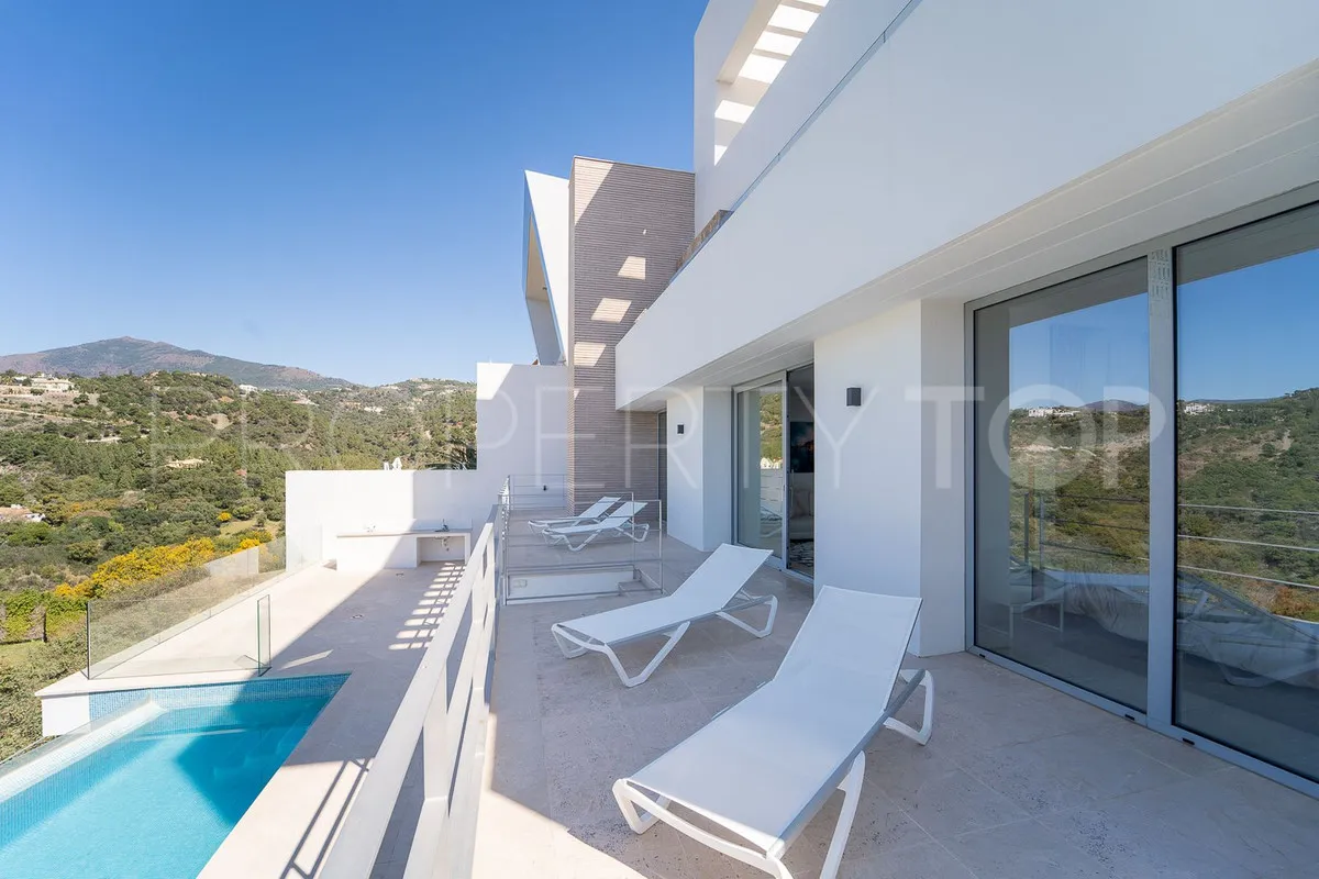 Se vende villa de 6 dormitorios en Los Arqueros