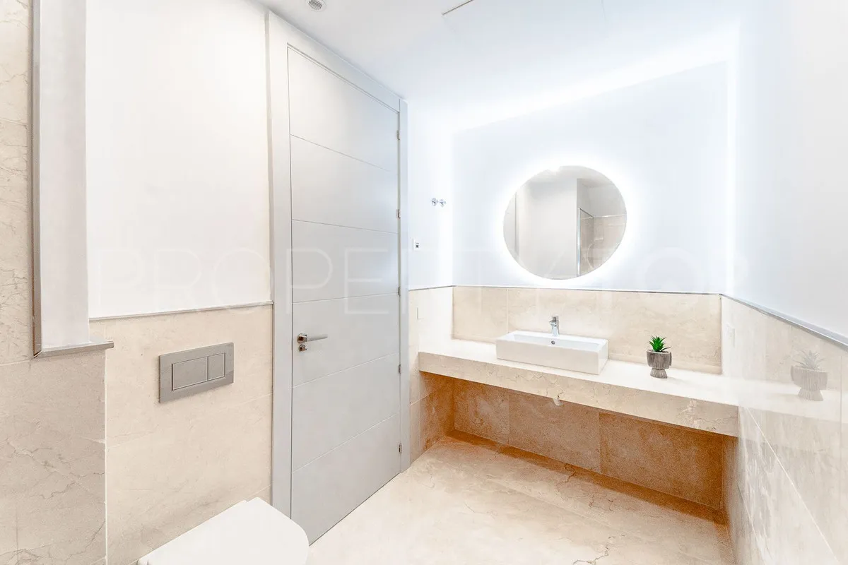 Se vende villa de 6 dormitorios en Los Arqueros