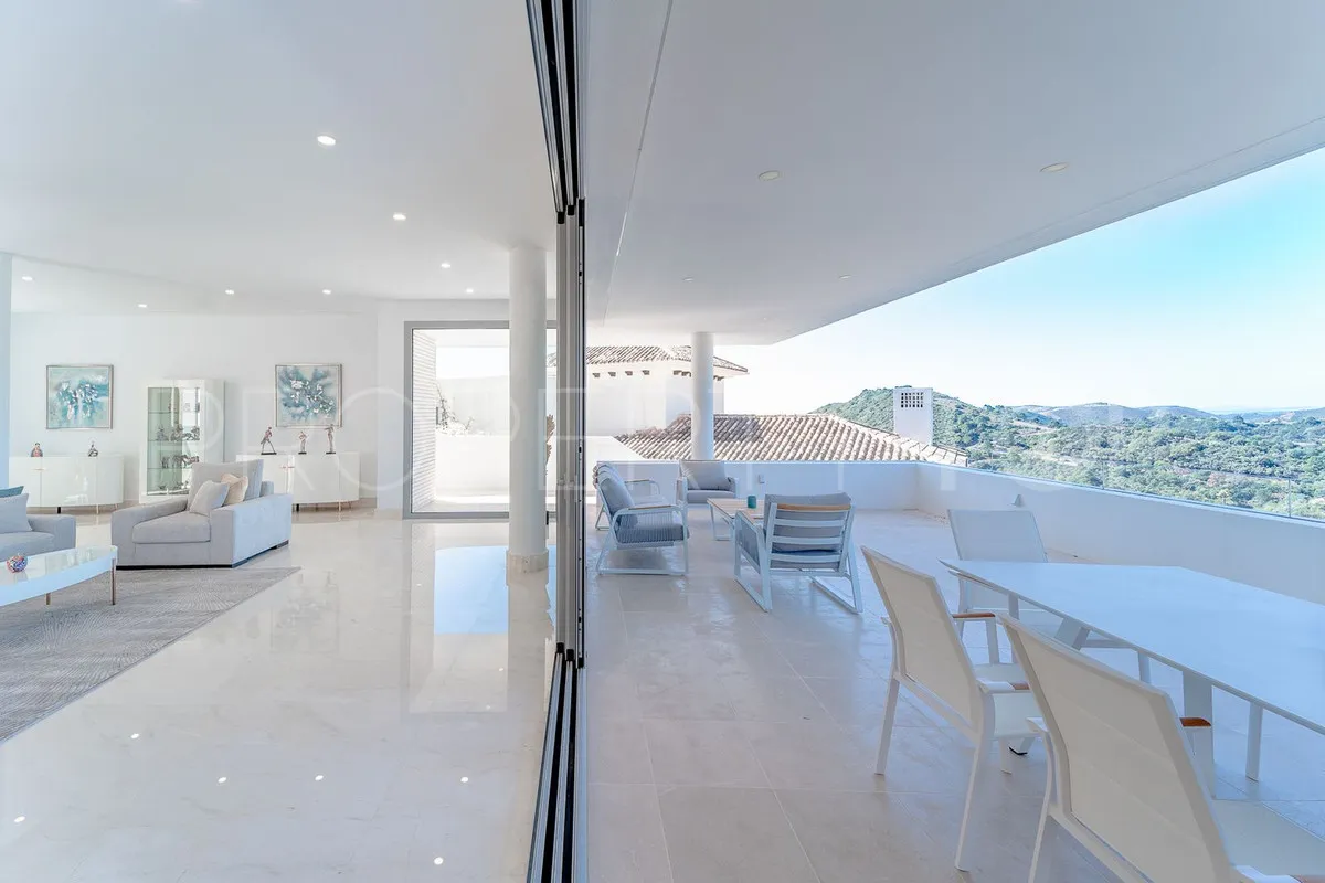 Se vende villa de 6 dormitorios en Los Arqueros
