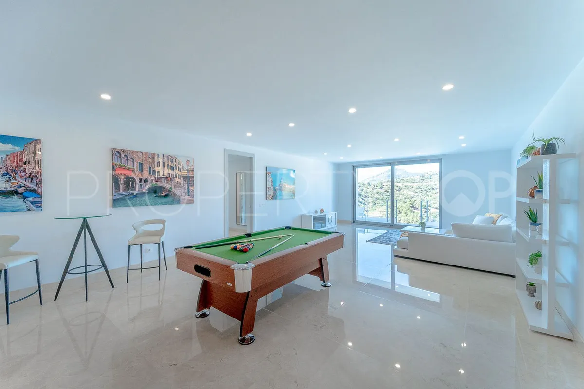 Se vende villa de 6 dormitorios en Los Arqueros