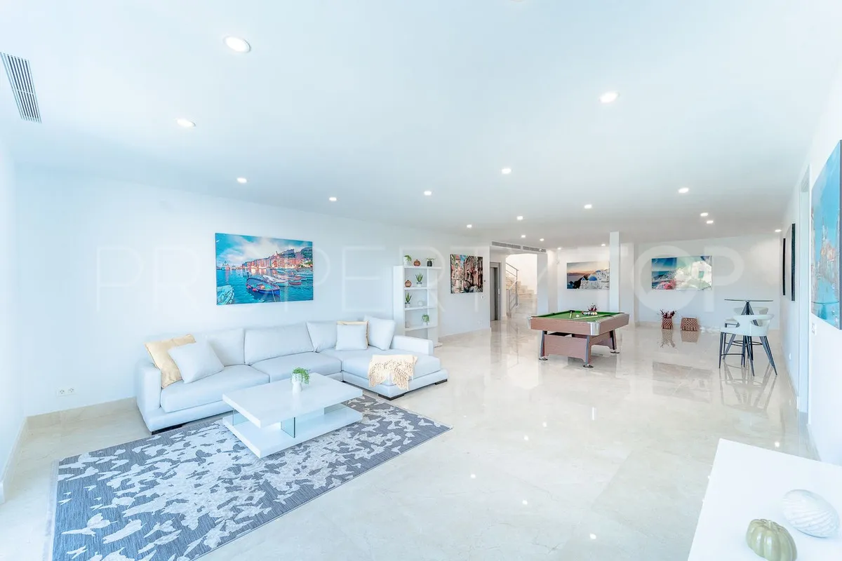 Se vende villa de 6 dormitorios en Los Arqueros