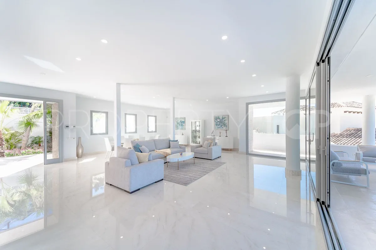 Se vende villa de 6 dormitorios en Los Arqueros