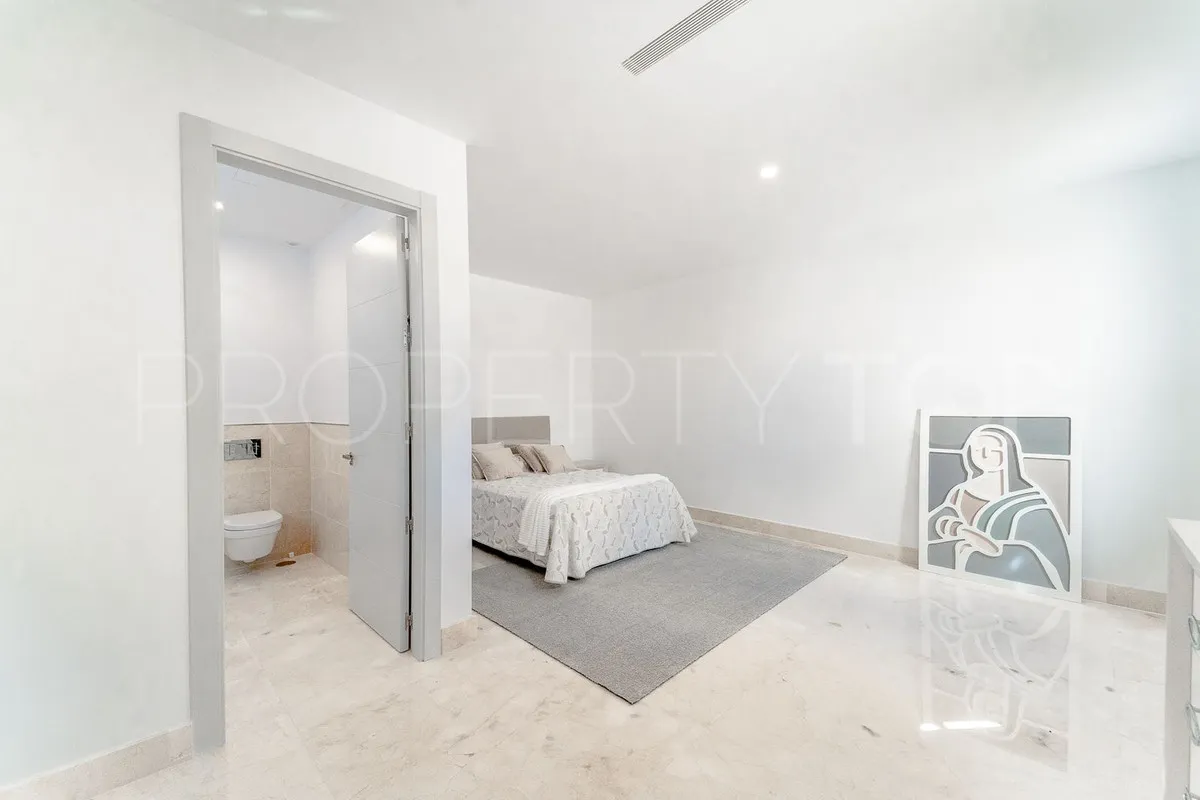 Se vende villa de 6 dormitorios en Los Arqueros