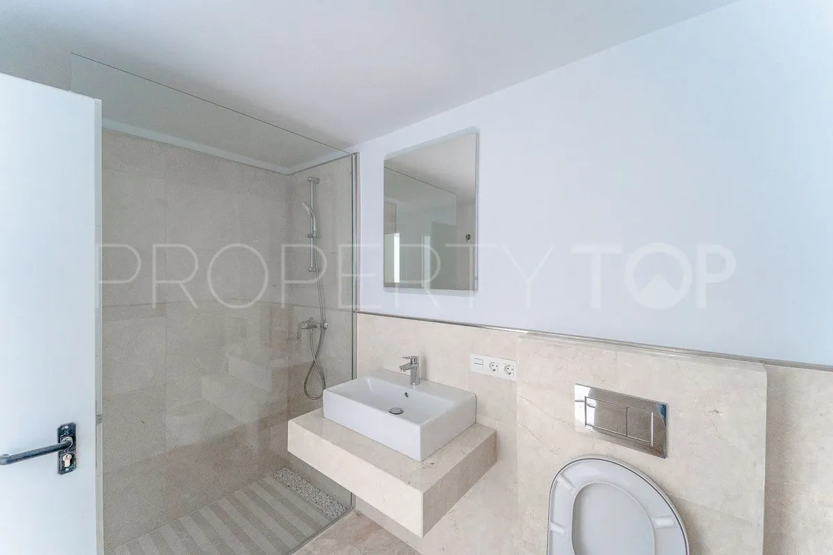 Se vende villa de 6 dormitorios en Los Arqueros