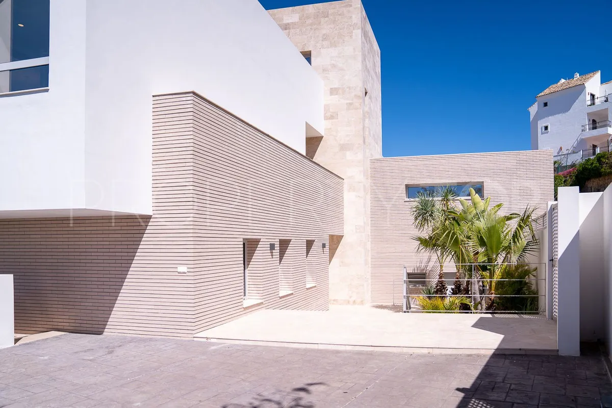 Se vende villa de 6 dormitorios en Los Arqueros