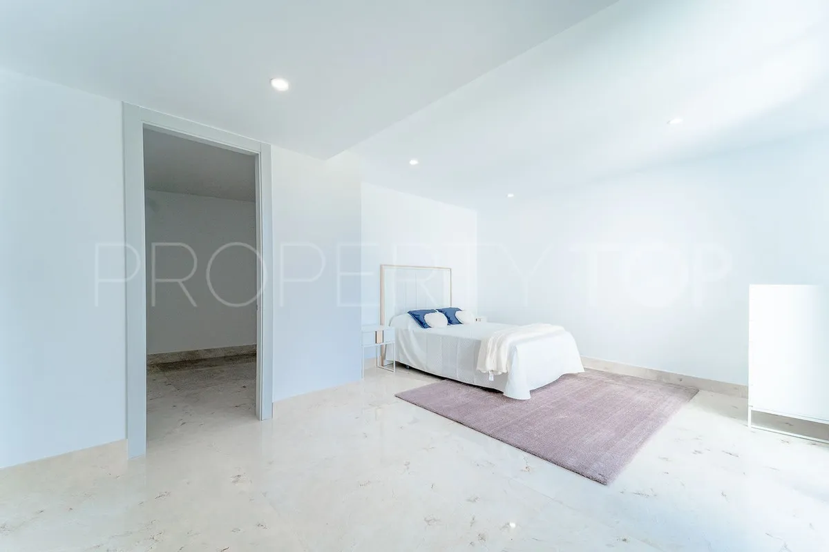 Se vende villa de 6 dormitorios en Los Arqueros