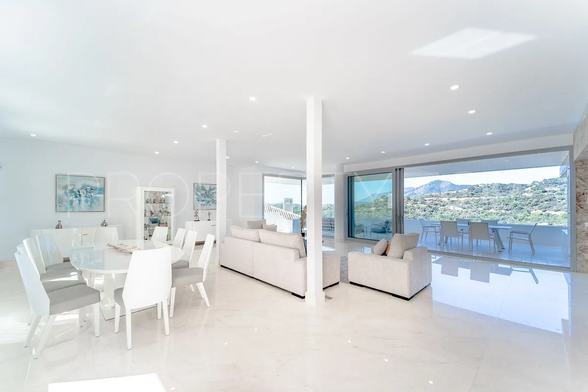 Se vende villa de 6 dormitorios en Los Arqueros