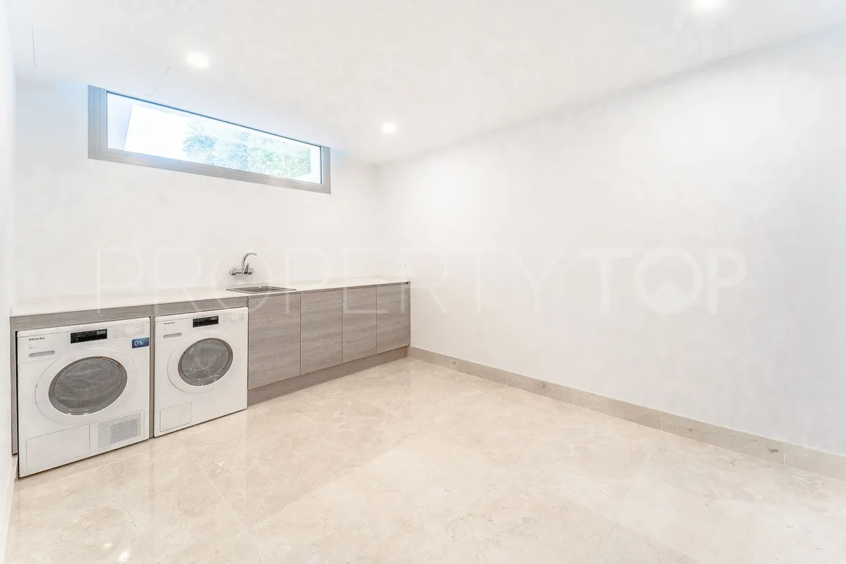 Se vende villa de 6 dormitorios en Los Arqueros