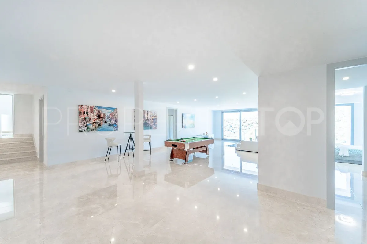Se vende villa de 6 dormitorios en Los Arqueros