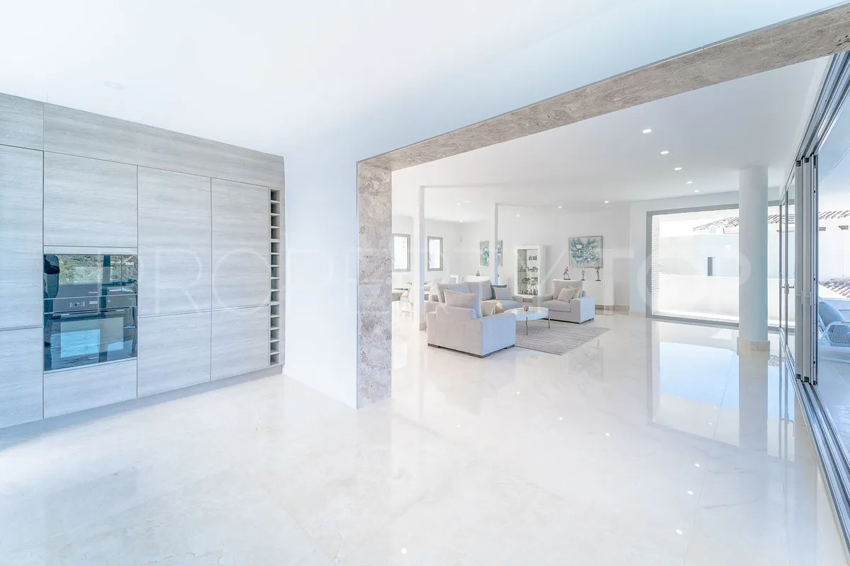 Se vende villa de 6 dormitorios en Los Arqueros