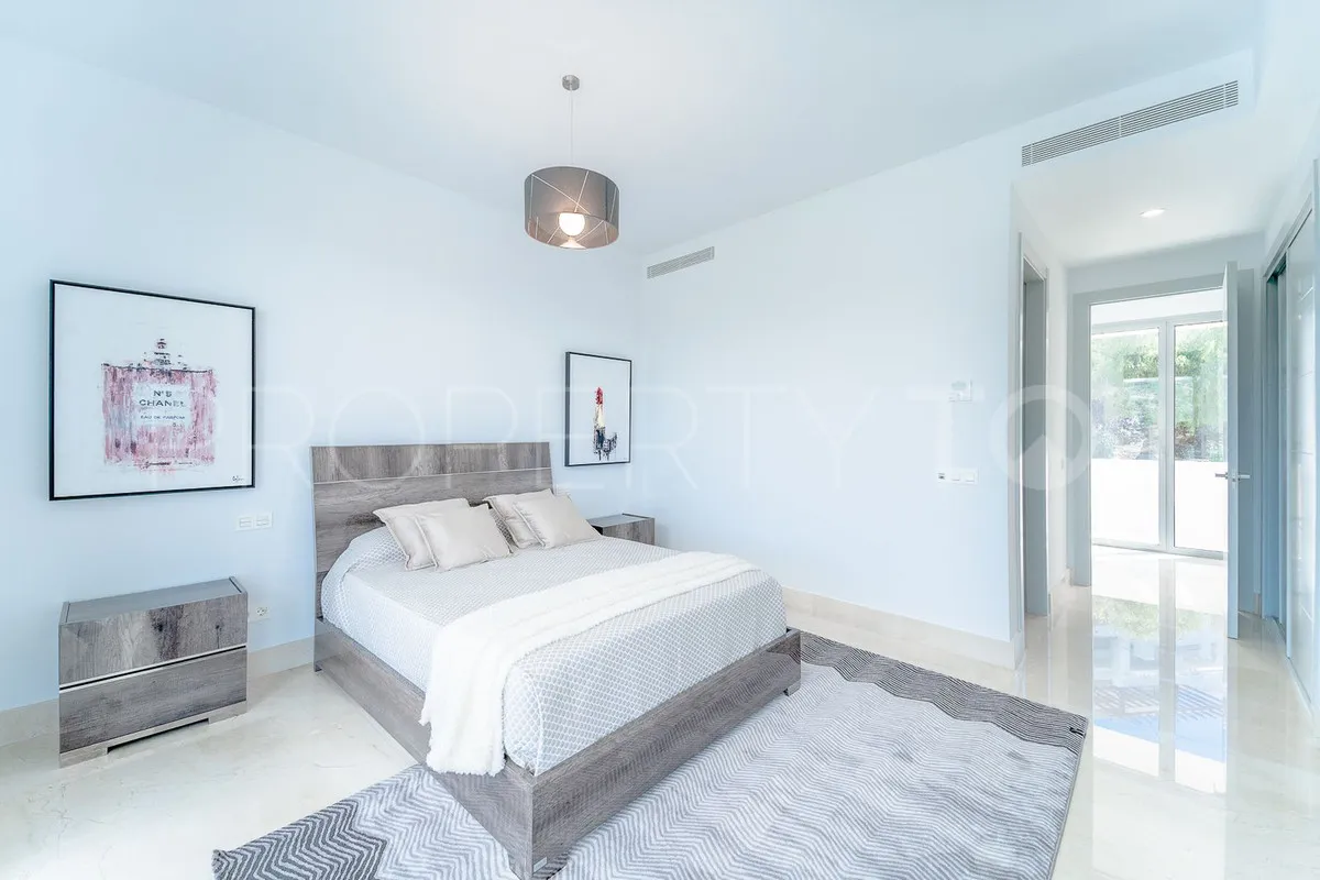 Se vende villa de 6 dormitorios en Los Arqueros