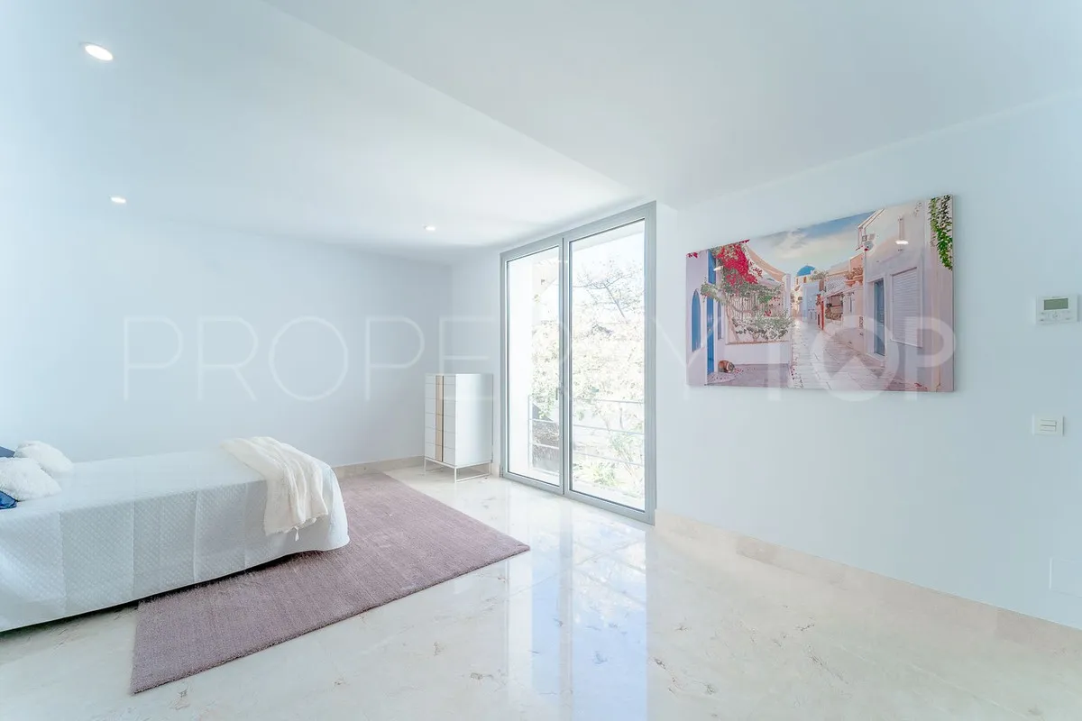 Se vende villa de 6 dormitorios en Los Arqueros